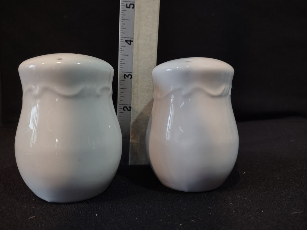 Vintage Salt and Pepper Shaker White Ceramic Scroll (lot 5379)
