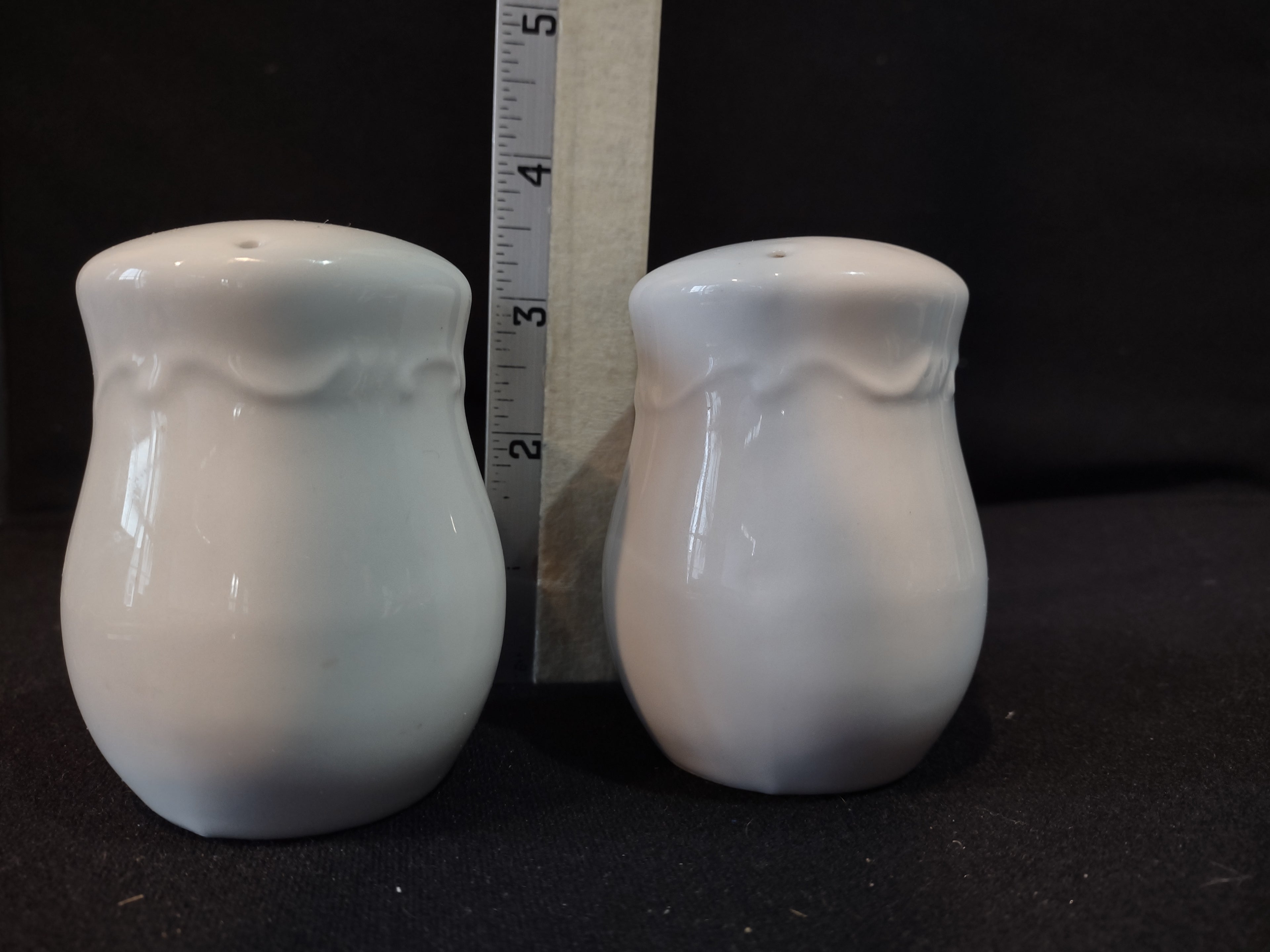 Vintage Salt and Pepper Shaker White Ceramic Scroll (lot 5379)