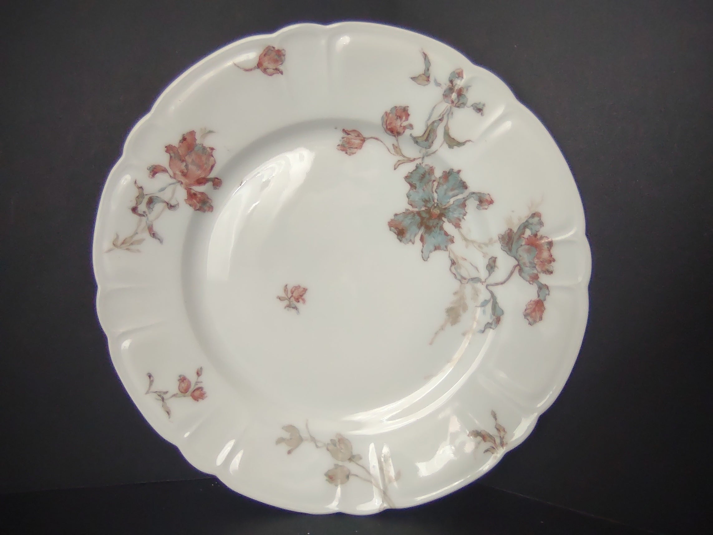 Antique 1889 Haviland Limoges Blue Red Flower Luncheon Plate (lot 949)