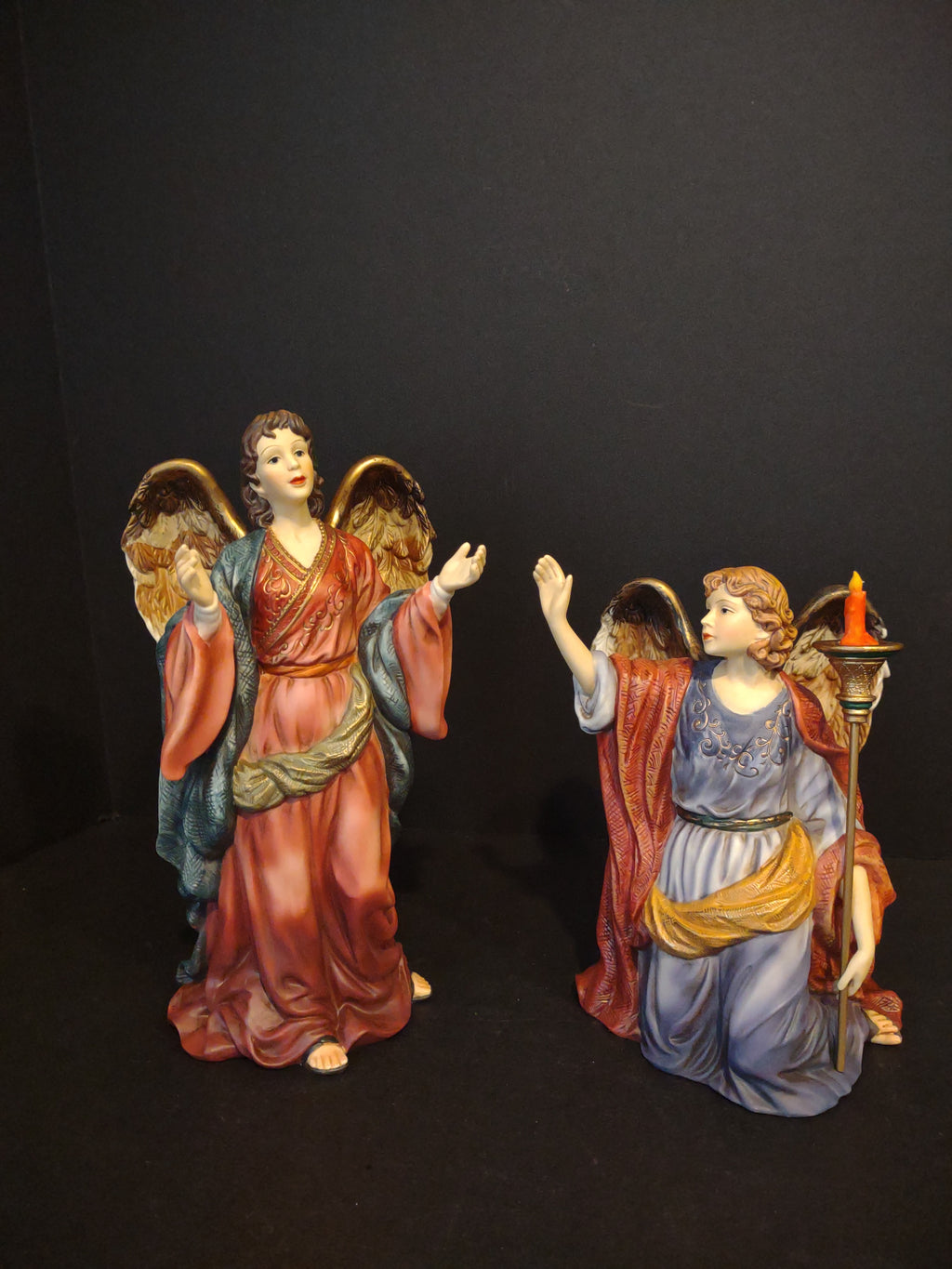 Christmas Collectible Porcelain Nativity Set of 2 Angels (lot 1328)