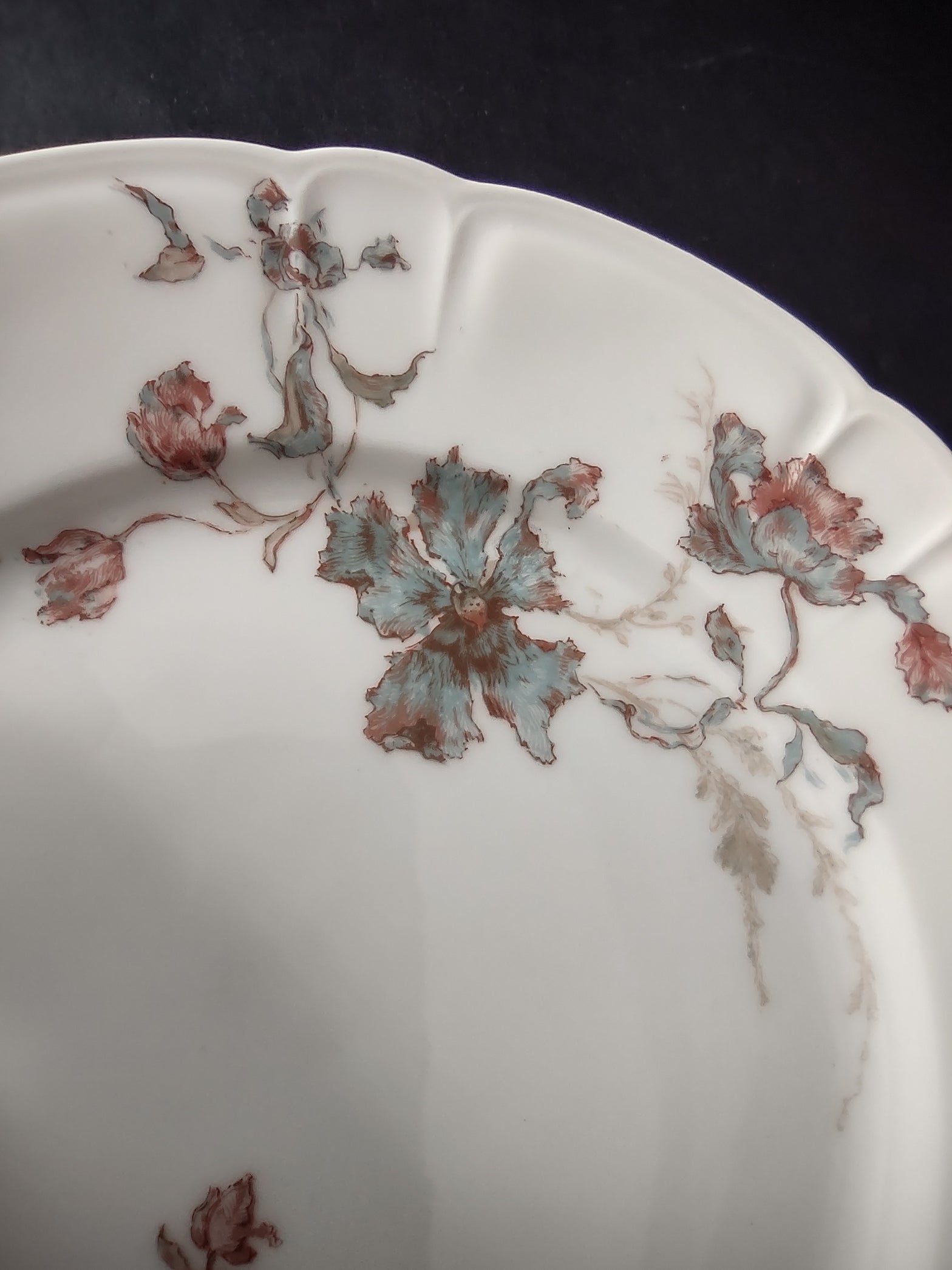 Antique 1889 Haviland Limoges Blue Red Flower Luncheon Plate (lot 949)