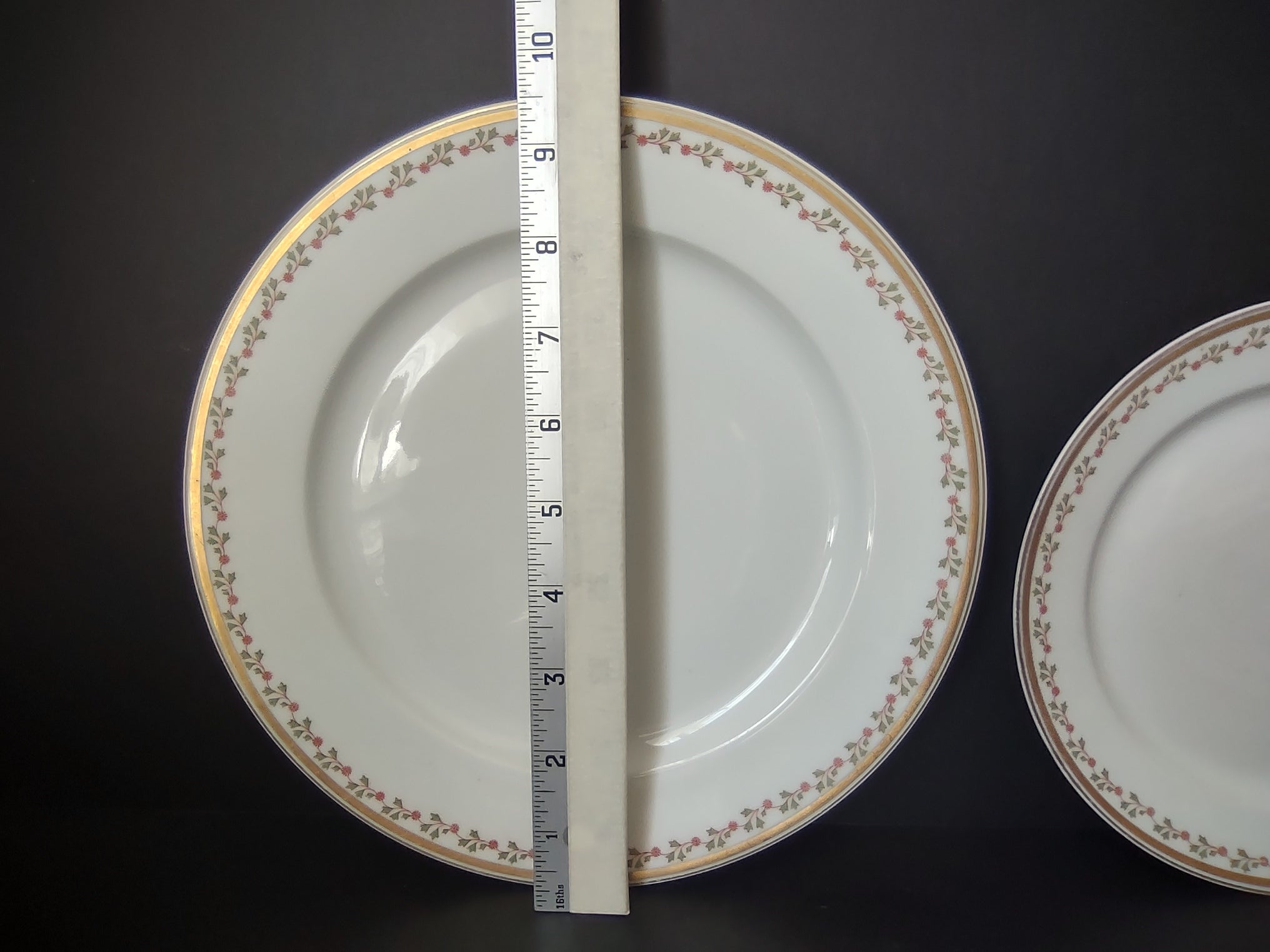 Old Abbey France Limoges Dinner & Dessert/Salad Plate Clover Gold Trim (lot 863)