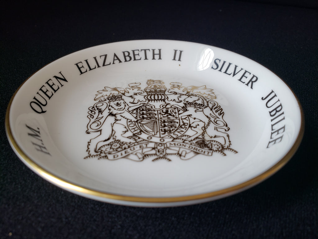 Vintage Royal Worcester H.M. Queen Elizabeth II Jubilee Dish 4-1/2" (lot 2085)