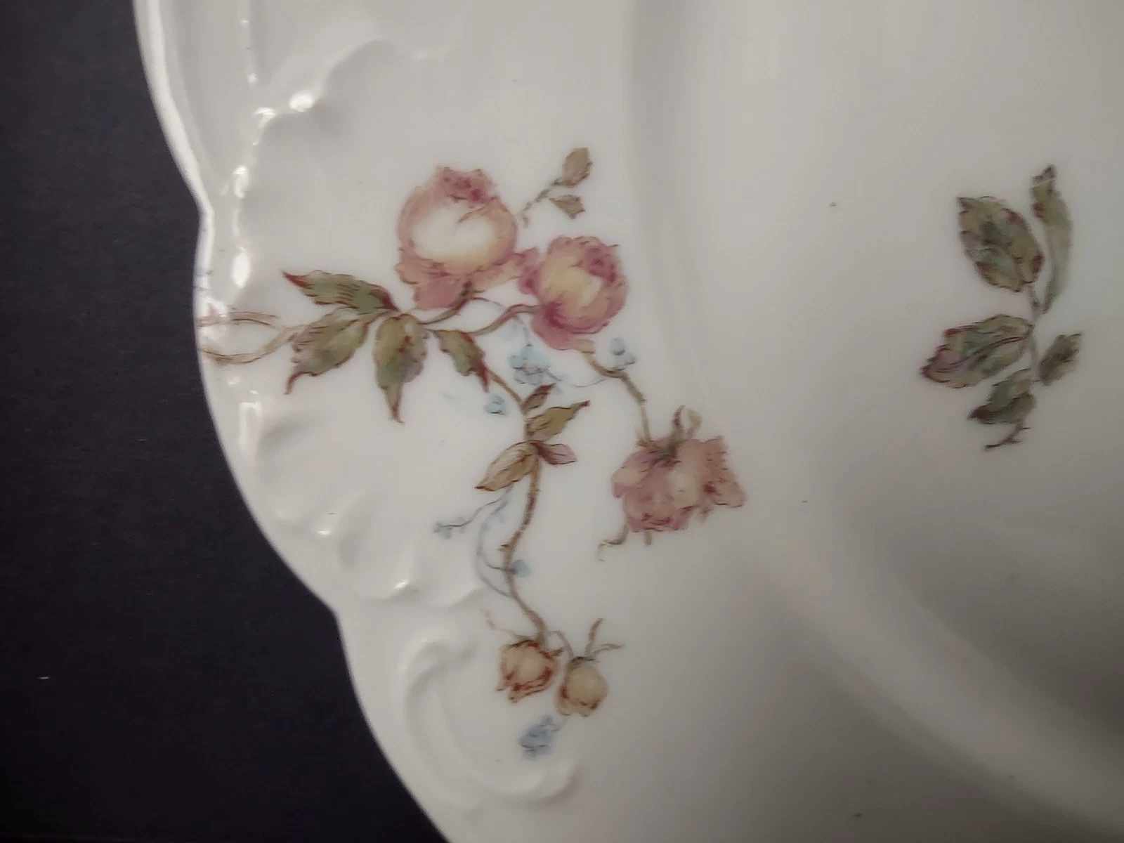 Antique French Cottage Haviland Limoges Red Rose Dinner Plate 9-1/2" (lot 956)