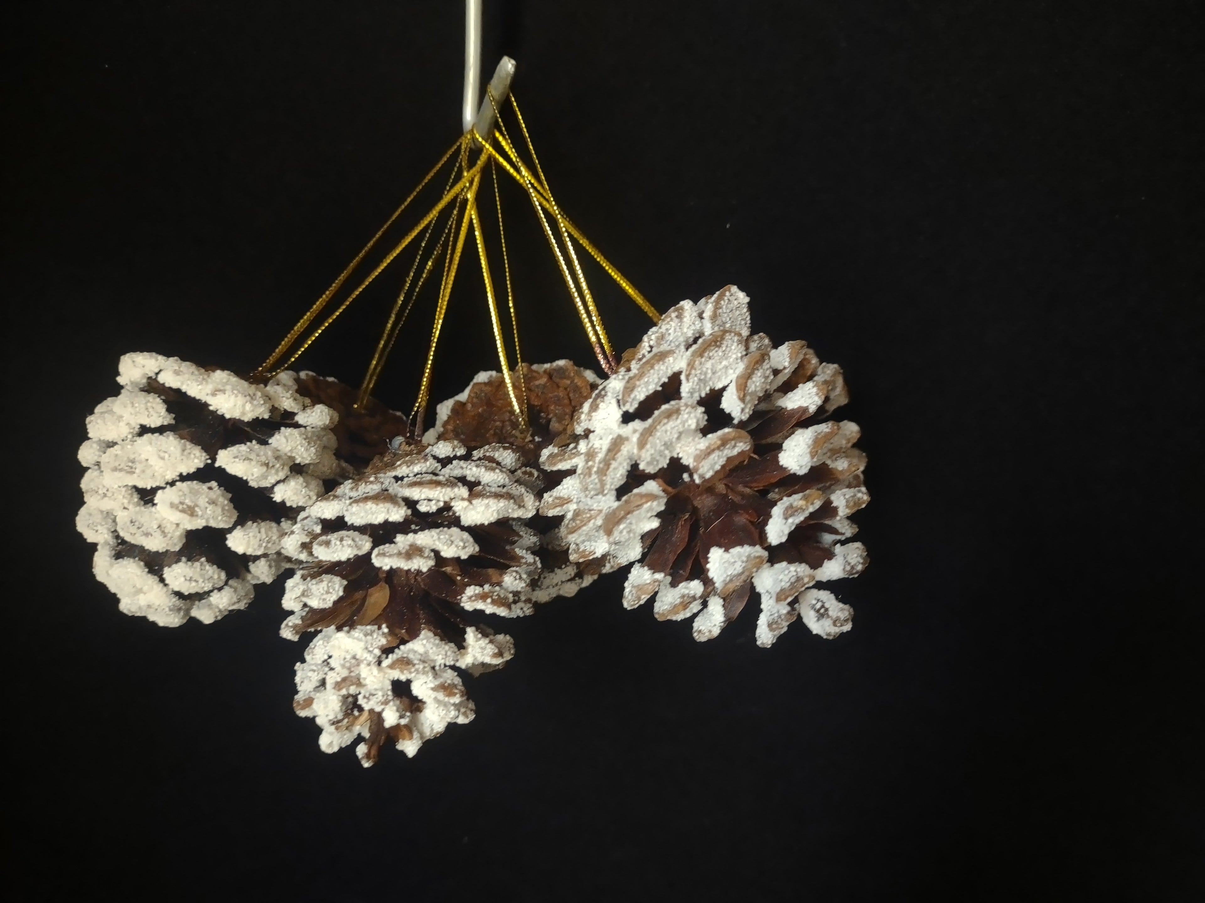 Lot of 12 Pine Cones Christmas Tree Ornament (lot 1683)