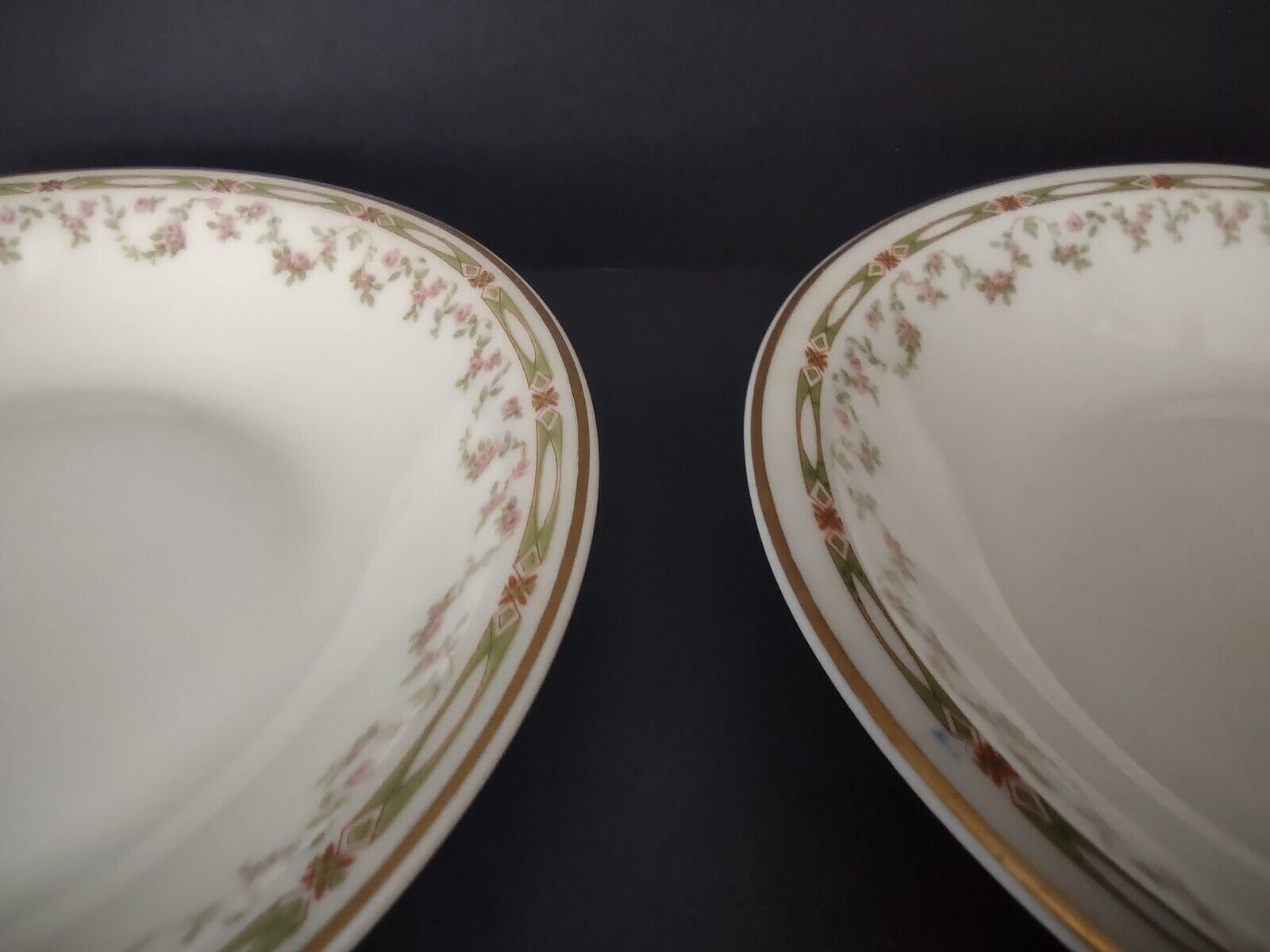 Haviland Limoges Schleiger 346 Red Rose 3 x Coupe Soup Plate 7-1/2" (lot 544)