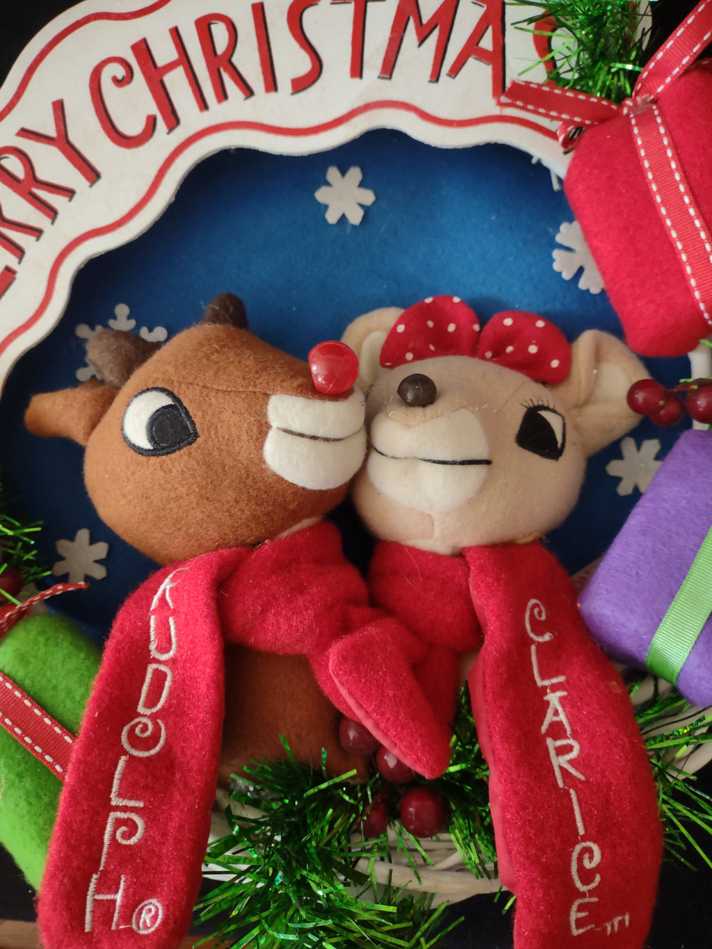 Vintage Rudolph Clarice Merry Christmas Wreath Door Wall Hanging (Lot 3715)