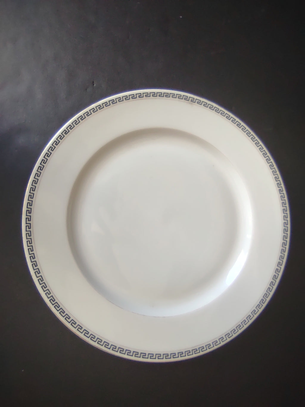 T & V Limoges France Dinner Plate Gold Black Decor (lot 1068)