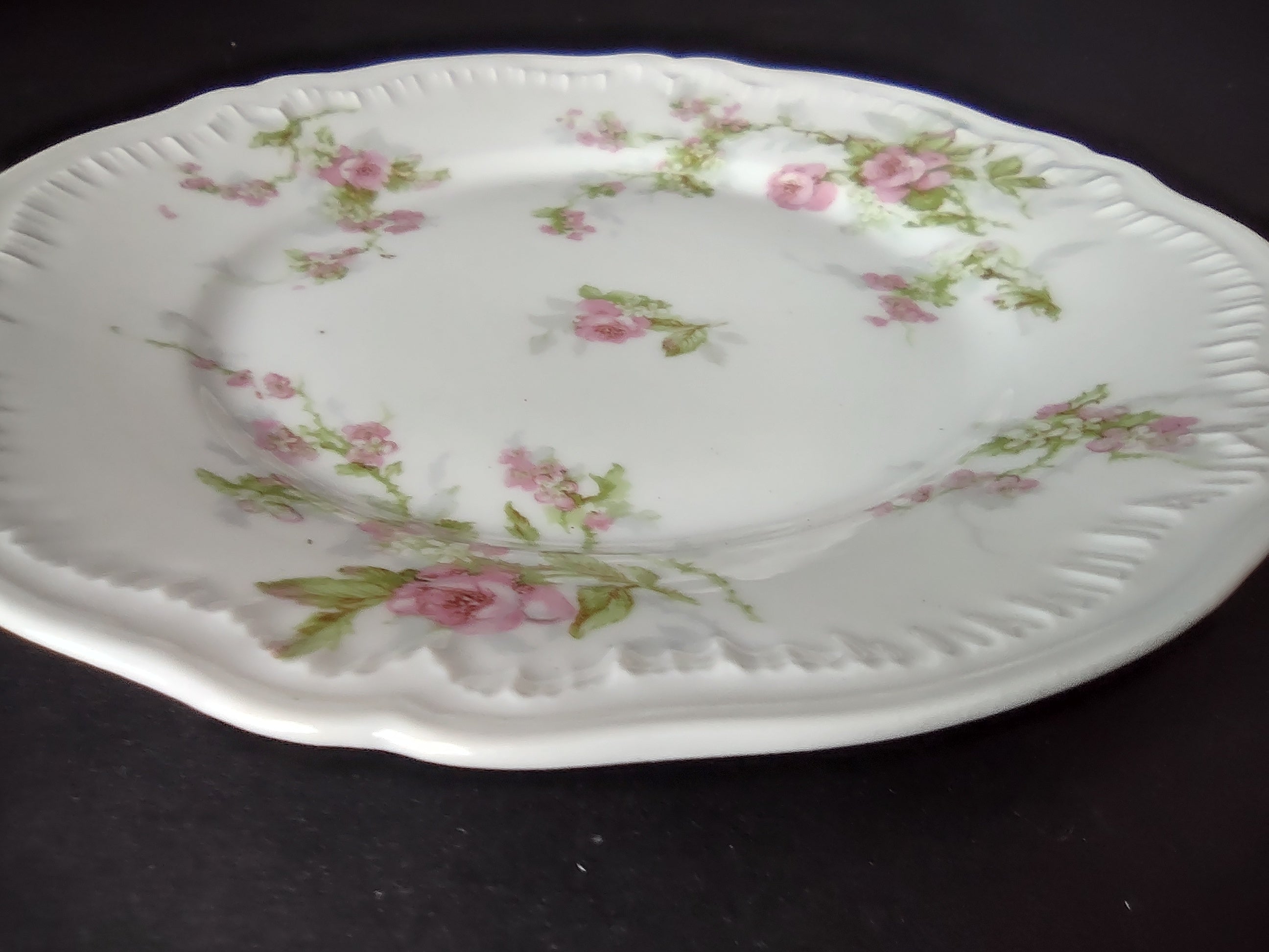 Haviland Limoges Dessert/Salad Roses Floral French Chic (lot 996)