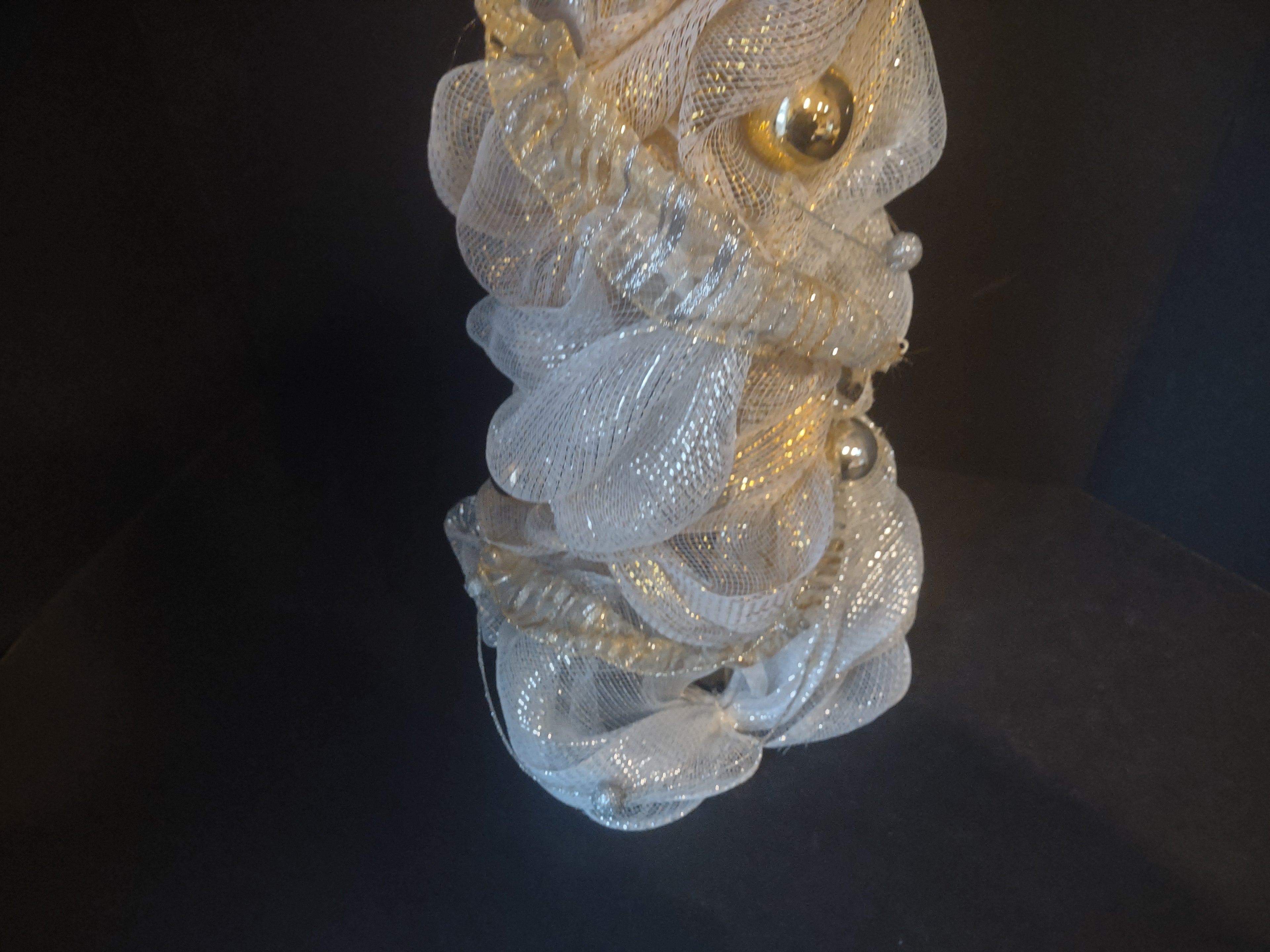 Christmas Tree Tabletop Mesh Ribbon White Gold 24" (lot 1395)