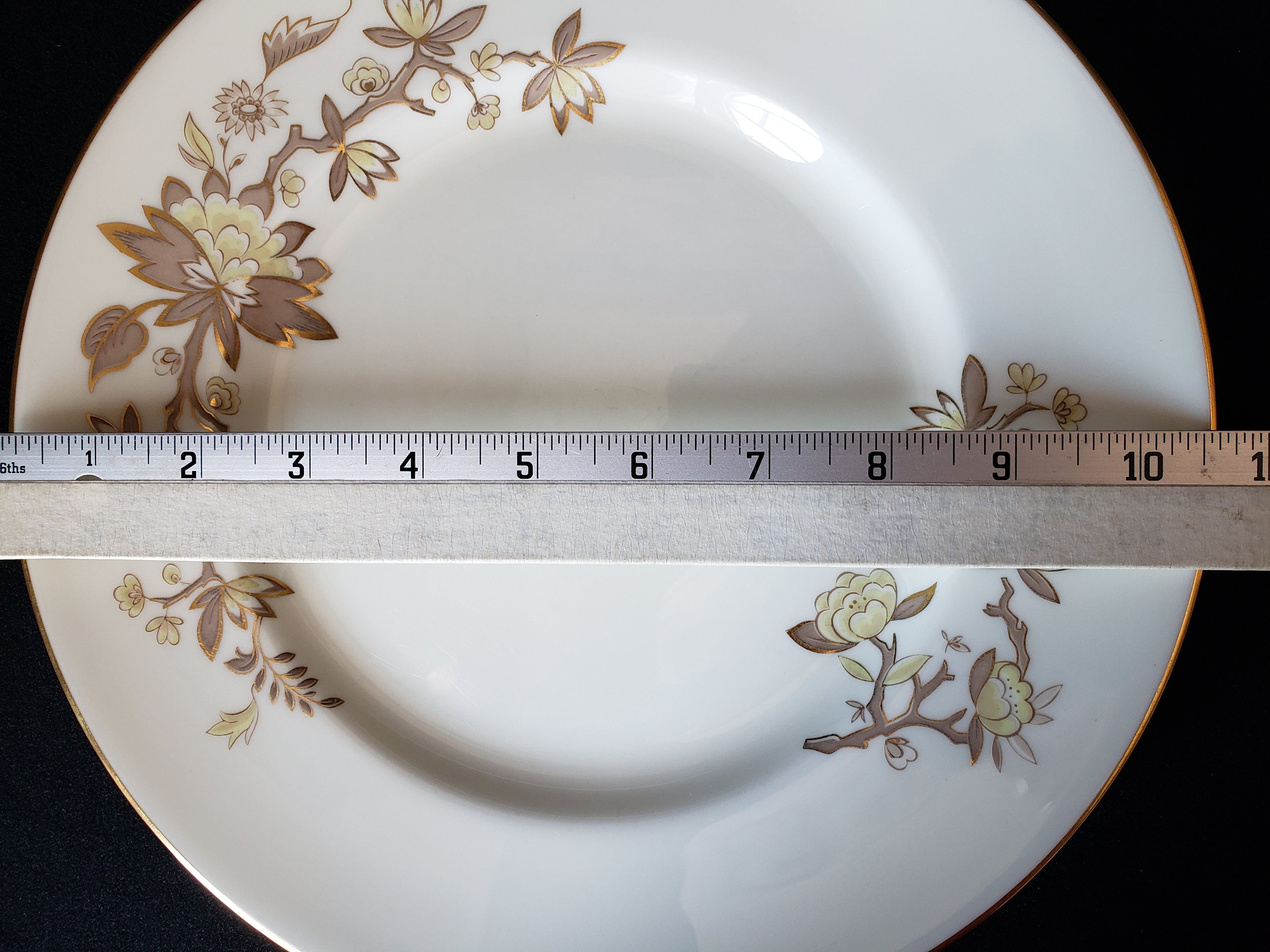 Vintage Royal Worcester Reverie Dinner Plate 10-1/2" (lot 2135)