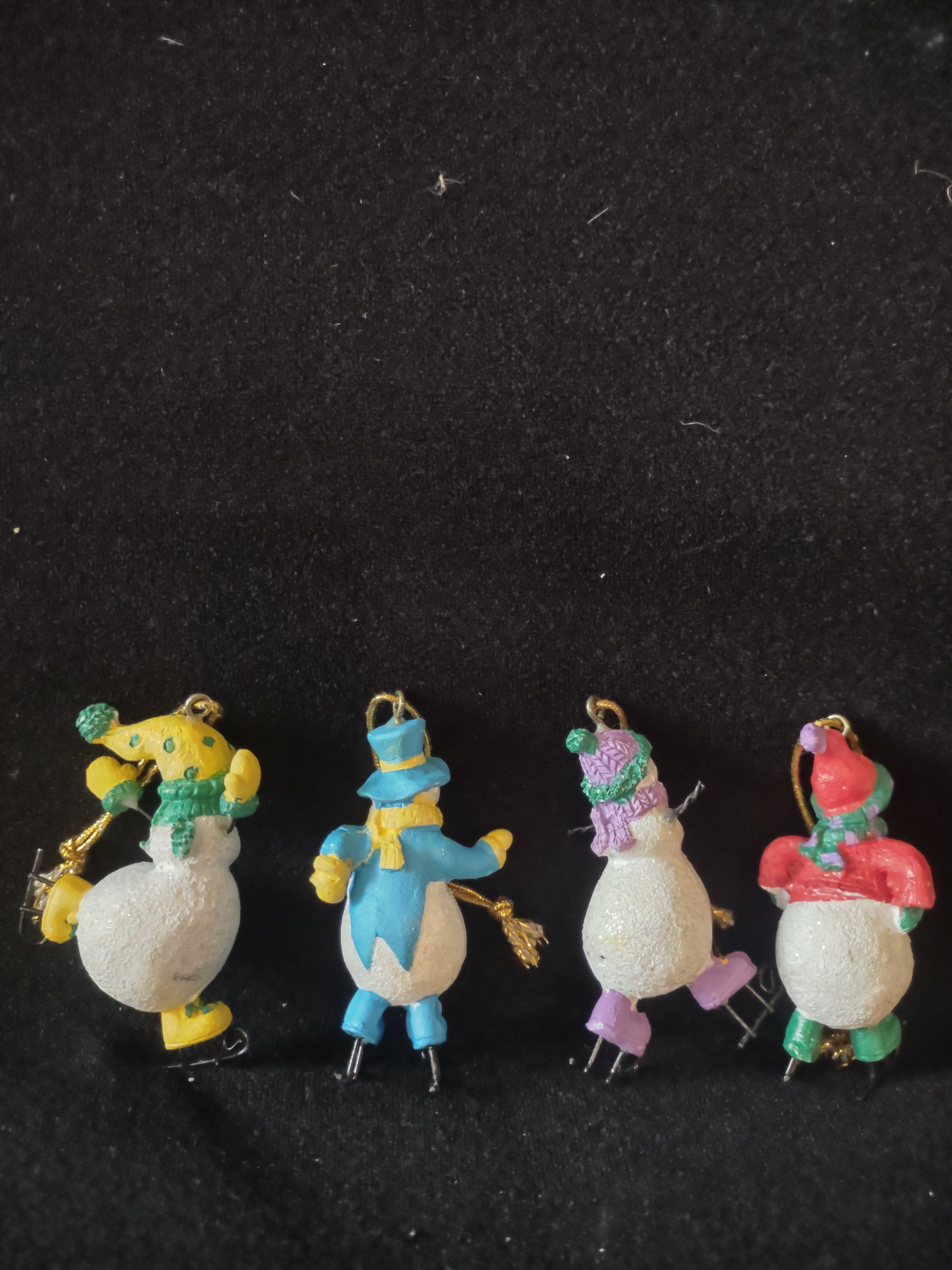 Christmas Vintage Winter Skating Snowmen Ornaments Set Of 4 (Lot 4589)
