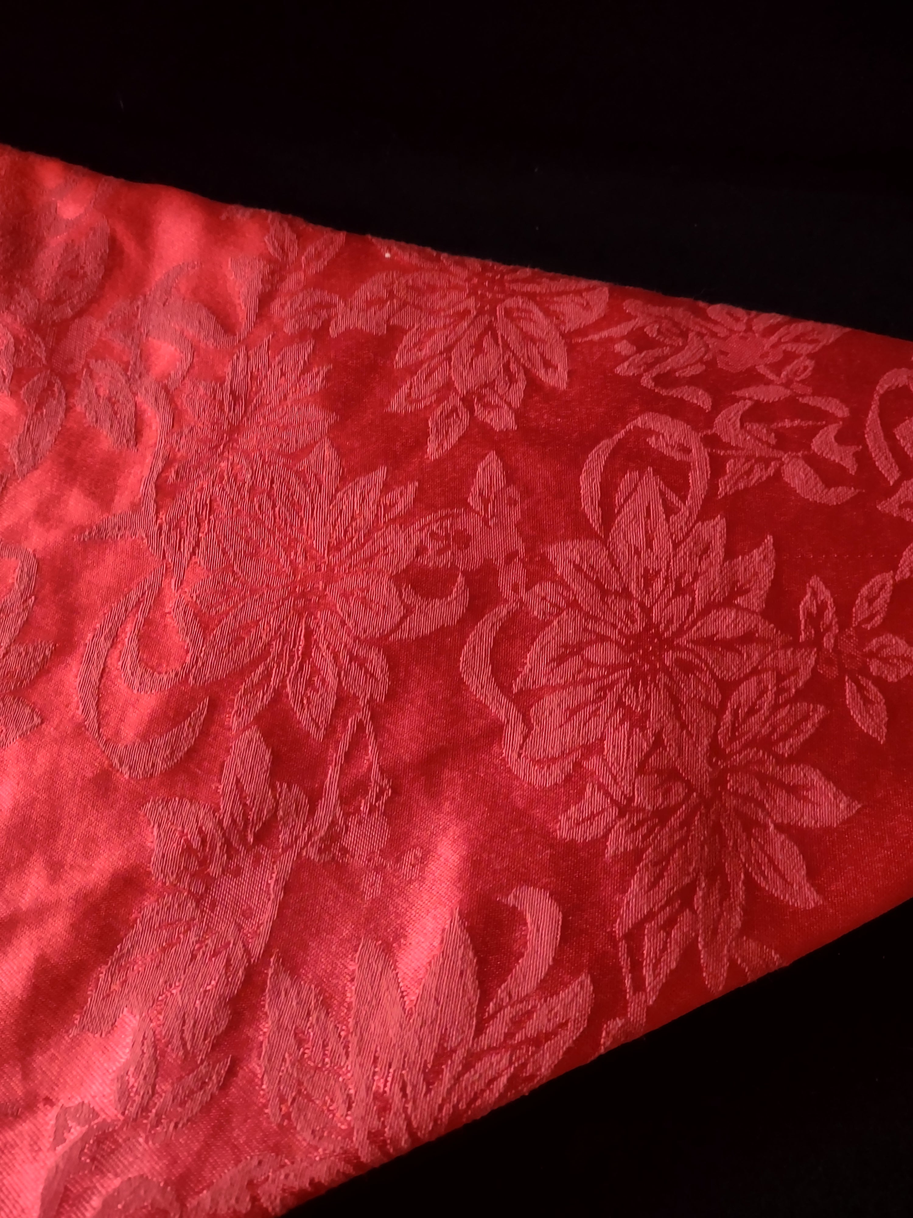 Vintage Christmas 2 Different Red Round Tablecloth Poinsettia Pattern (Lot 4689)