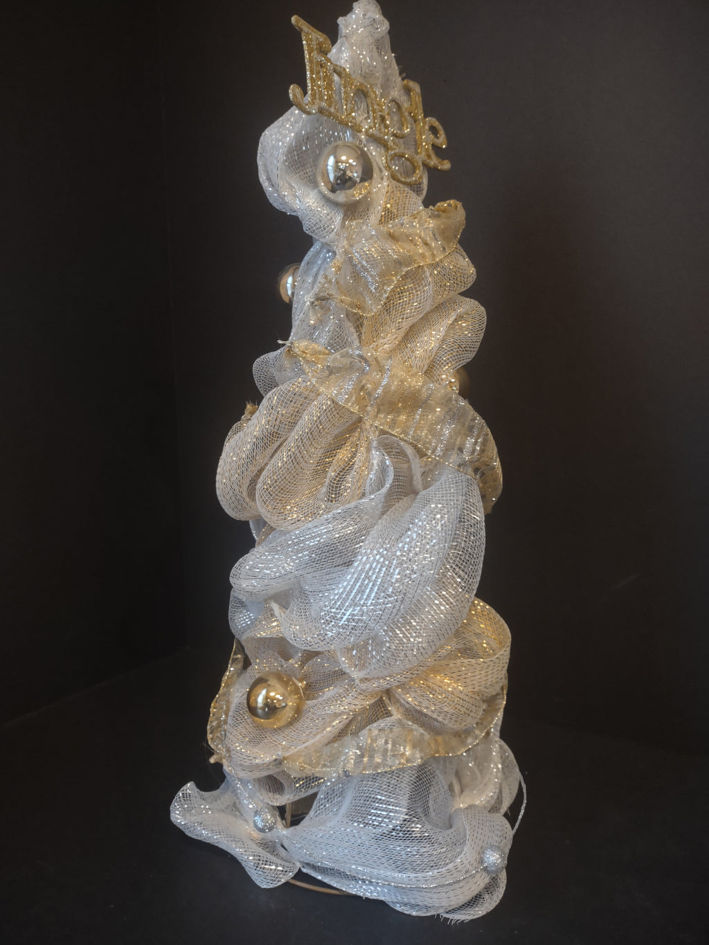 Christmas Tree Tabletop Mesh Ribbon White Gold 24" (lot 1395)