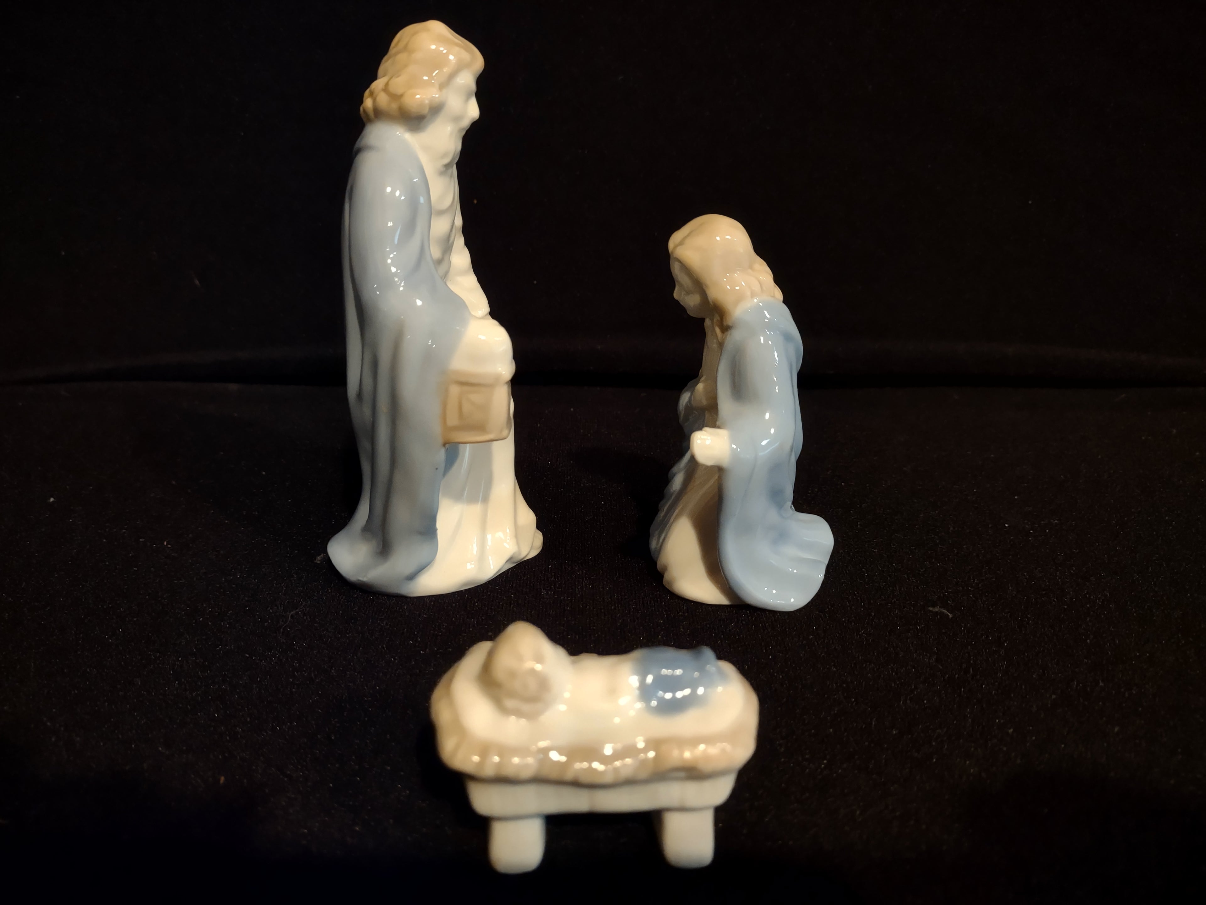 Vintage Christmas Nativity Sanmyro Japan Blue White Mary Joseph Baby (lot 2443)