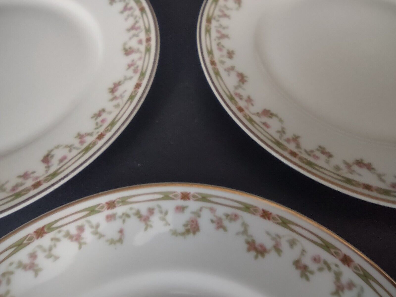 Haviland Limoges Schleiger 346 Red Rose 3 x Salad Lancheon Plate 8-1/2" (lot 545