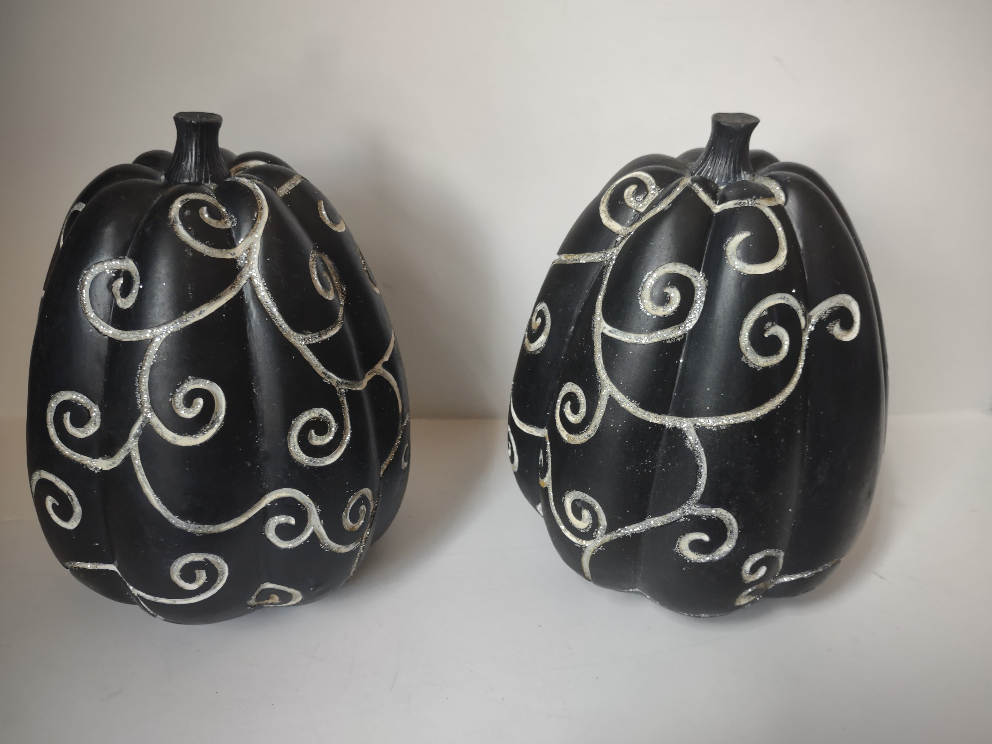 Halloween Black Pumpkin x 2 Silver Scroll Design 8" Polyresin (lot 3000j)