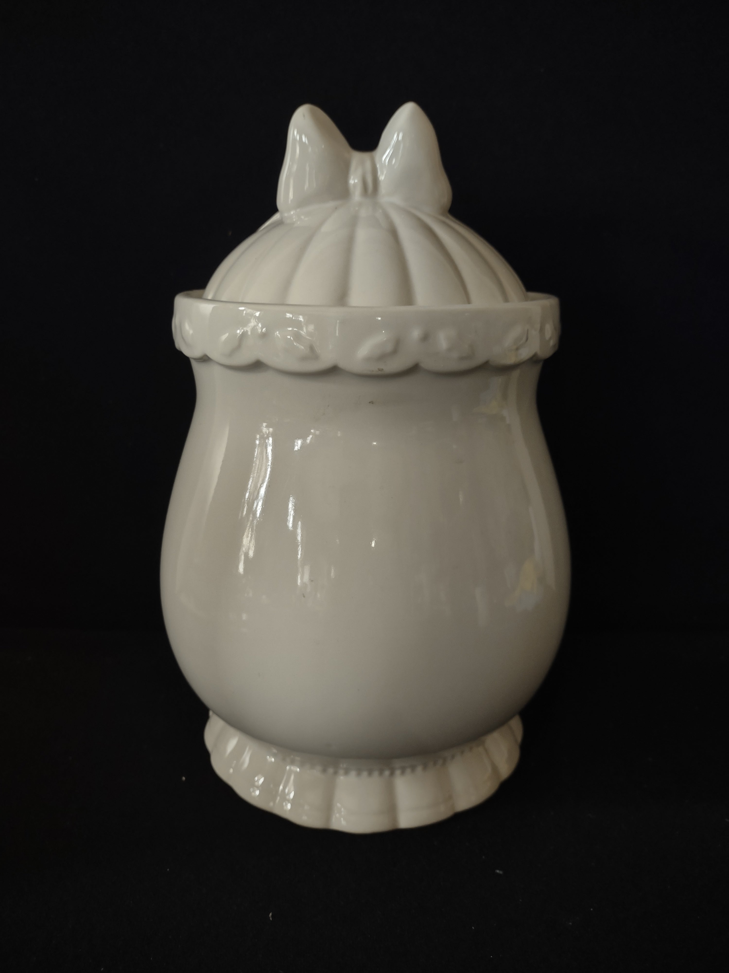 Vintage Christmas Precious Moments Happy Holly Days Cookie Jar (Lot 3751)