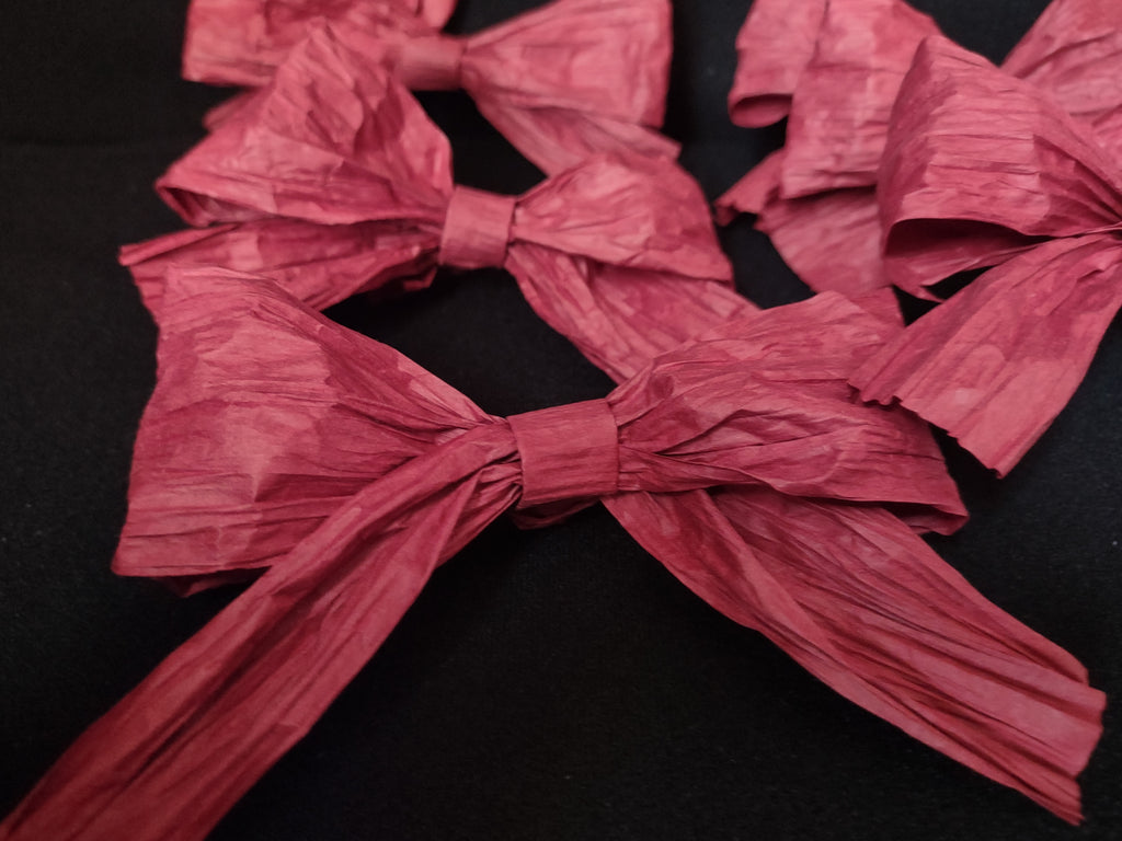 Lot of 40 Christmas Red Paper Bows (lot 1645)