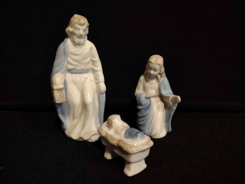 Vintage Christmas Nativity Sanmyro Japan Blue White Mary Joseph Baby (lot 2443)