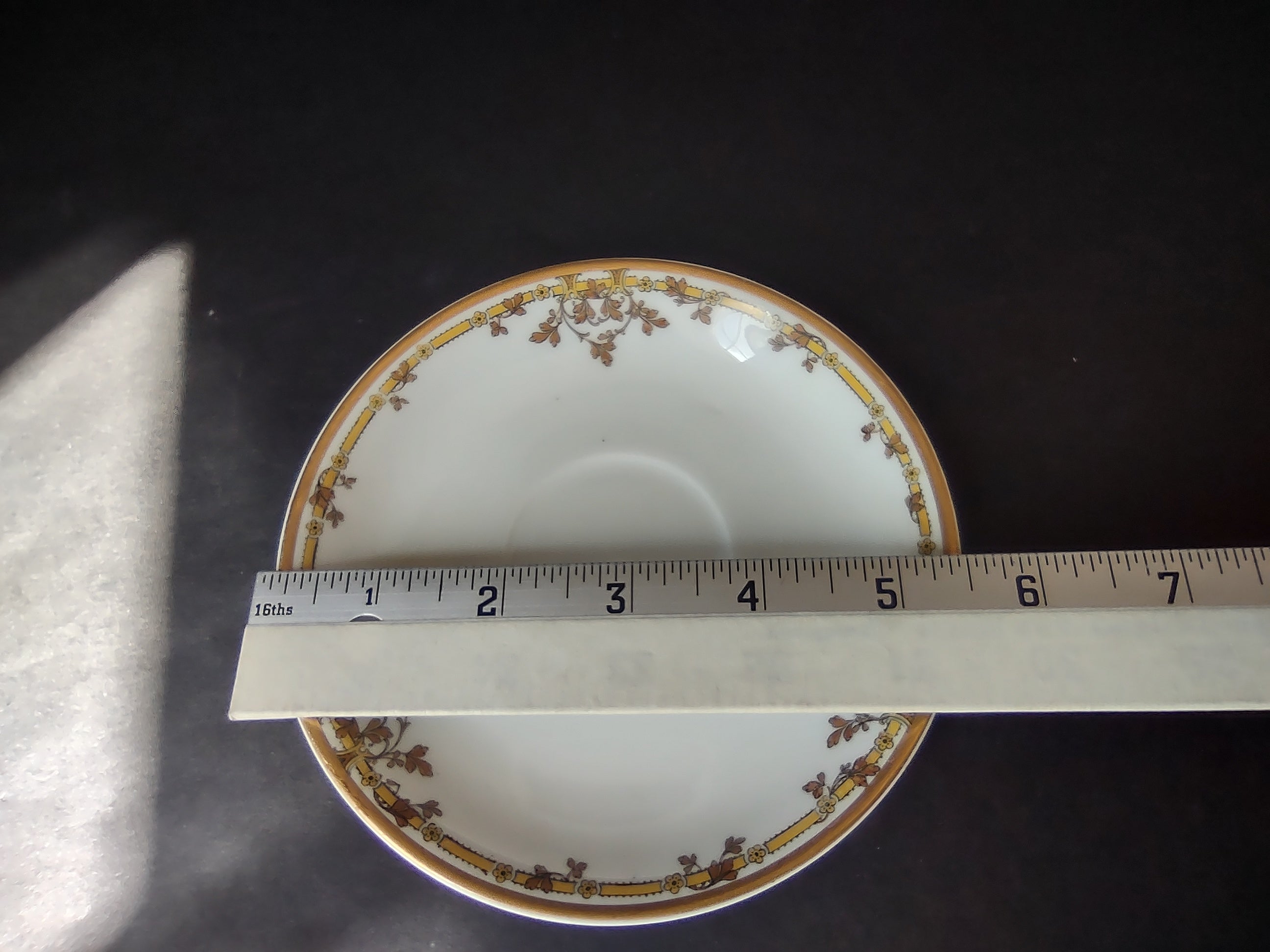 Haviland Limoges Saucer Brown Yellow Design (lot 1054)