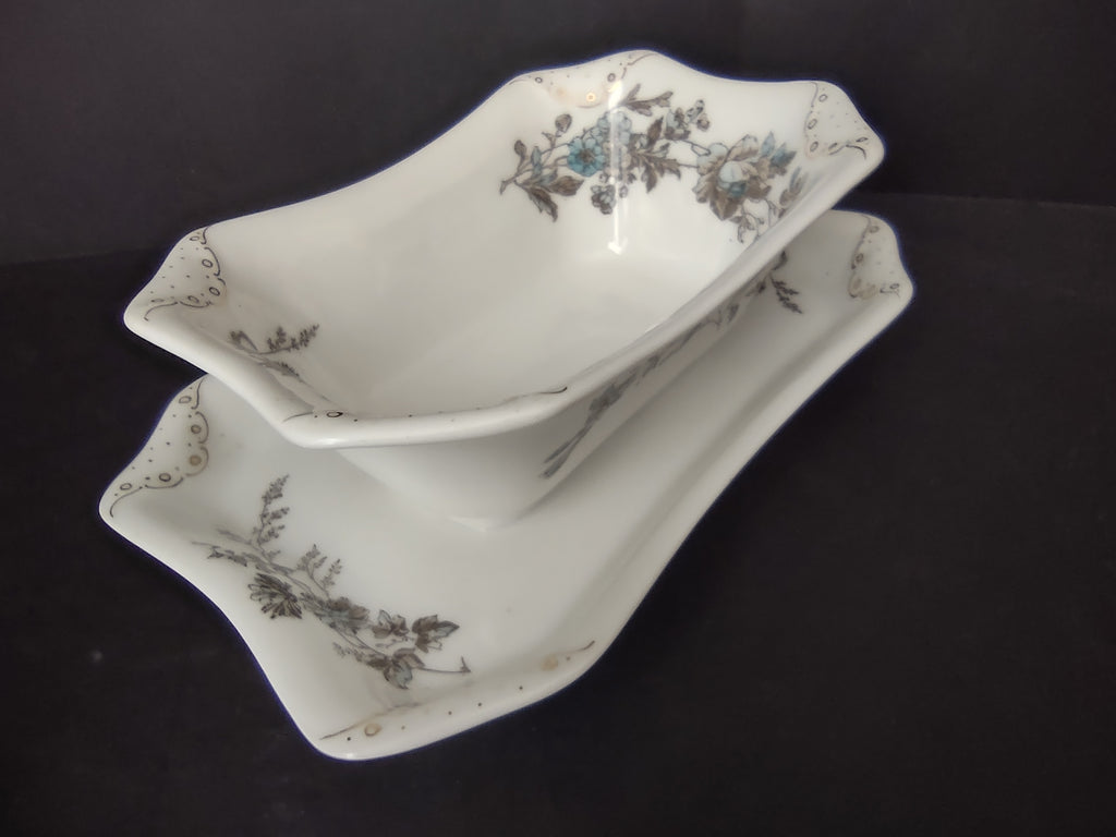 Depose Haviland Limoges Blue Flower Gravy Bowl Plate Attached (lot 963)