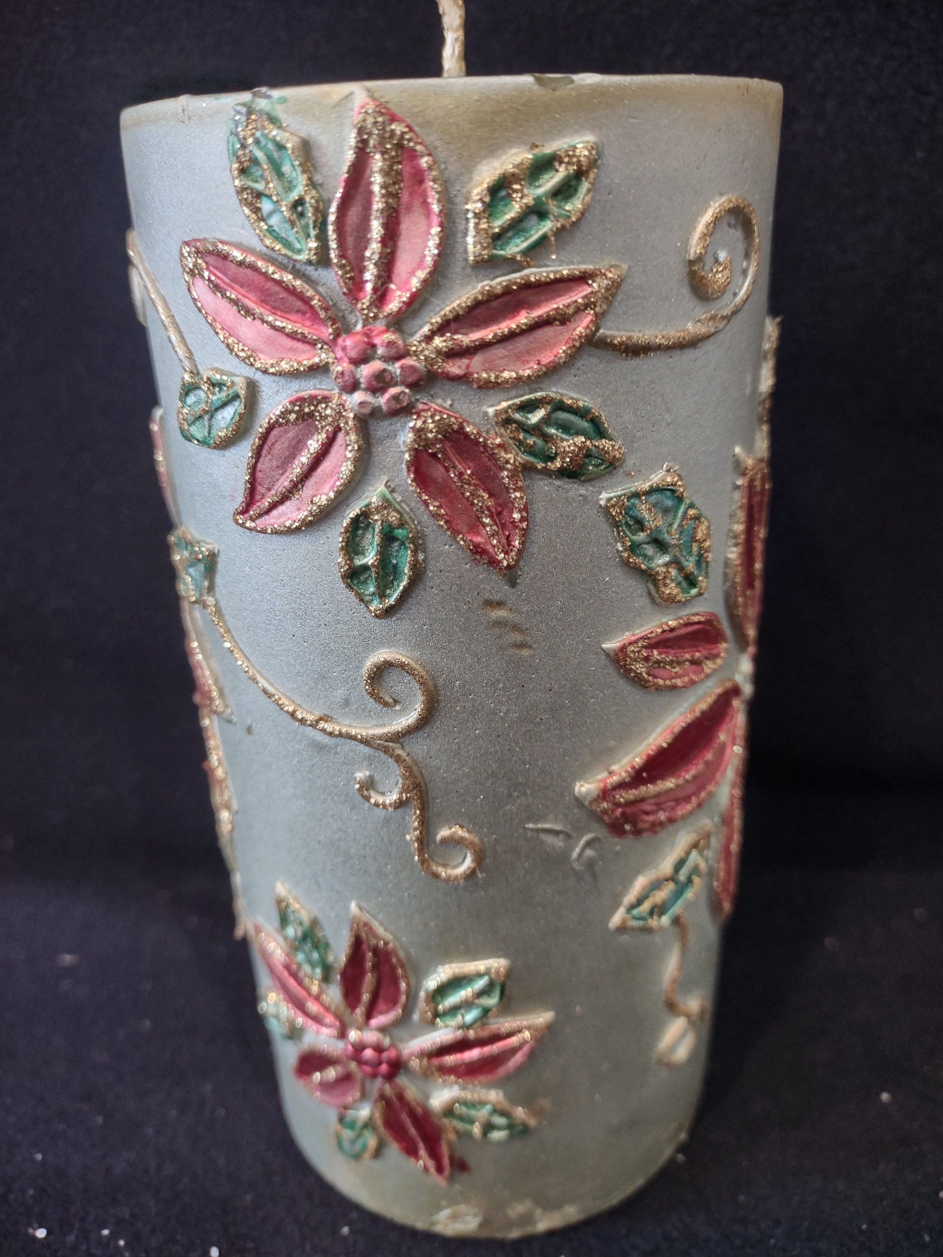 Christmas Poinsettias Gold Trim Decorated 6" Pillar Candle (Lot 4209)