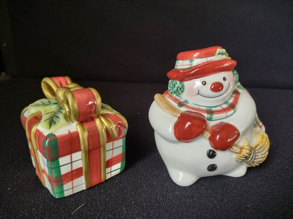 Fitz and Floyd Christmas Salt and Pepper Plaid Snowman Shakers (lot 1521)