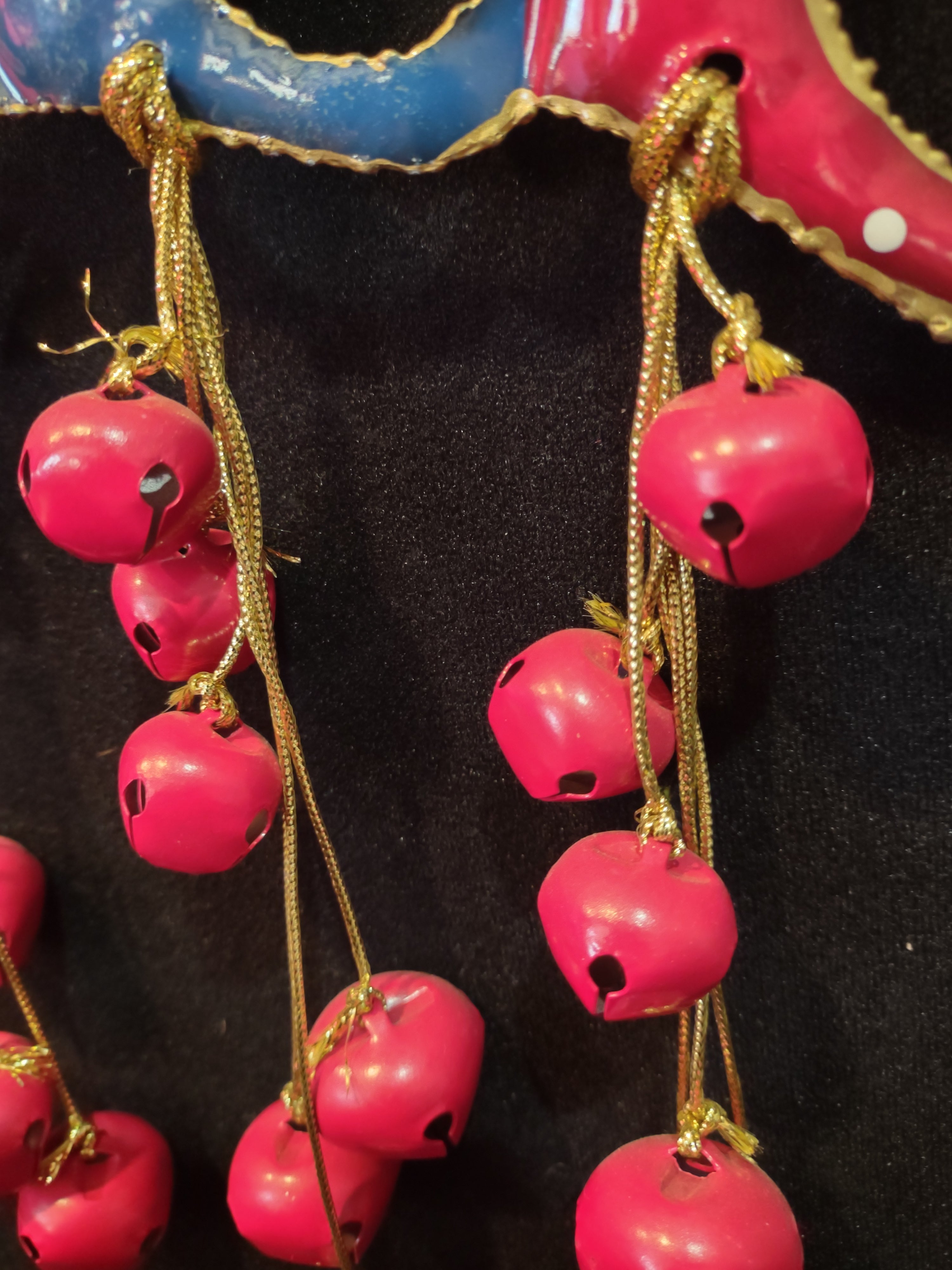 Vintage Metal Christmas NOEL Wall Hanging Red Bells (Lot 4809)