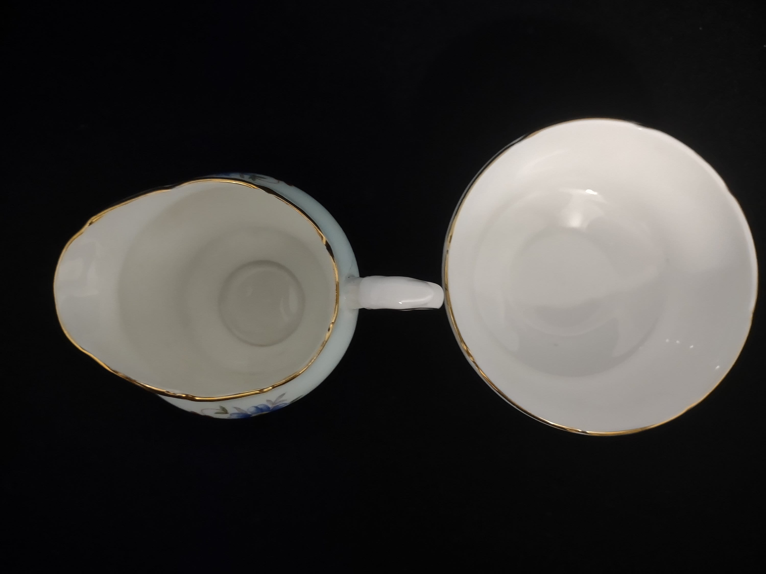 Vintage Set Creamer and Sugar Bowl Paragon Bone China England 2-3/4" (lot 119)