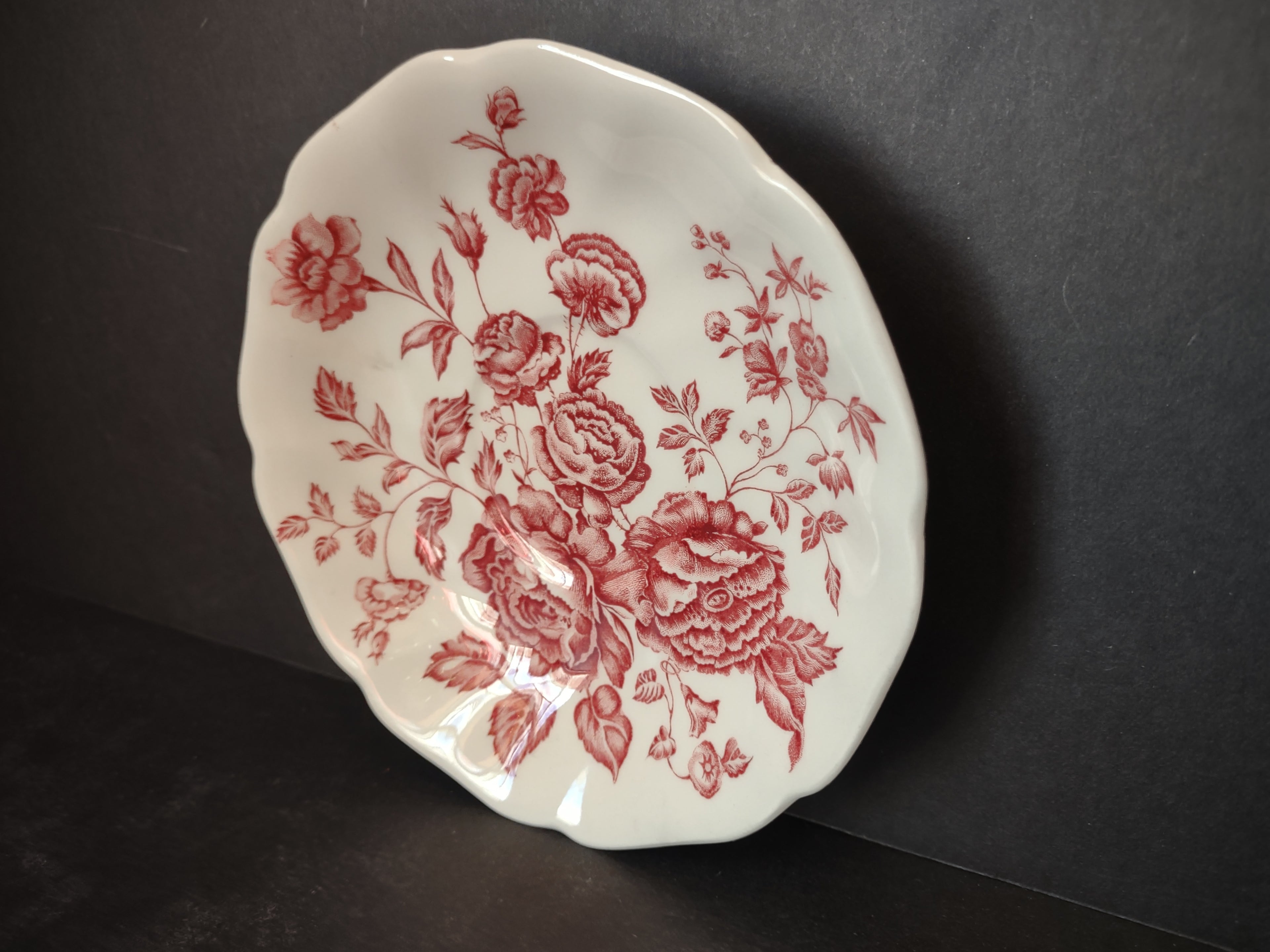 Vintage Ironstone Elizabeth Red England Johnson Bros Saucer (lot 5648)