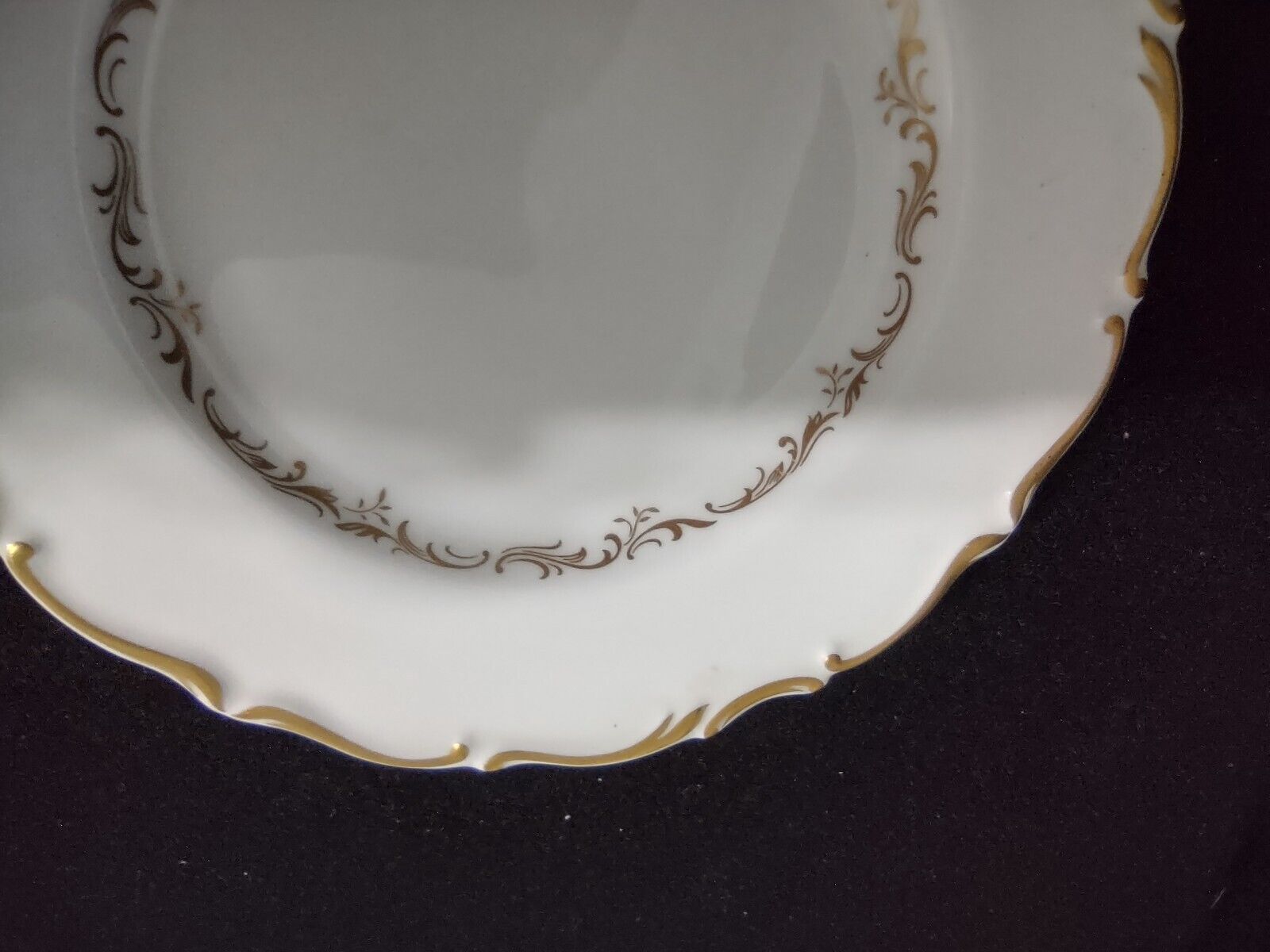 055 Vintage Royal Doulton Plate Bread Desert White Gold Trim 6-1/2"