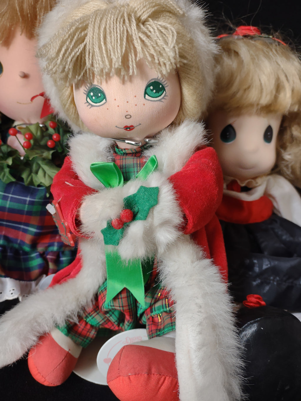 Set 3 Vintage Christmas Precious Moments Dolls Holly Evie (lot 2315)
