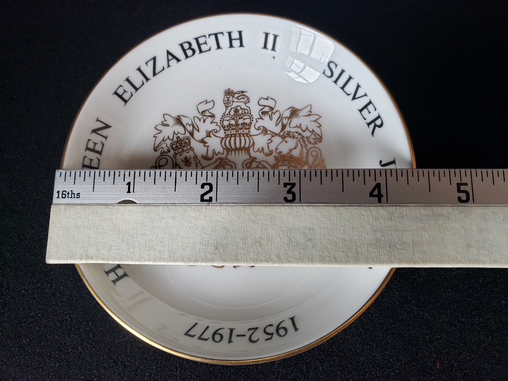 Vintage Royal Worcester H.M. Queen Elizabeth II Jubilee Dish 4-1/2" (lot 2085)