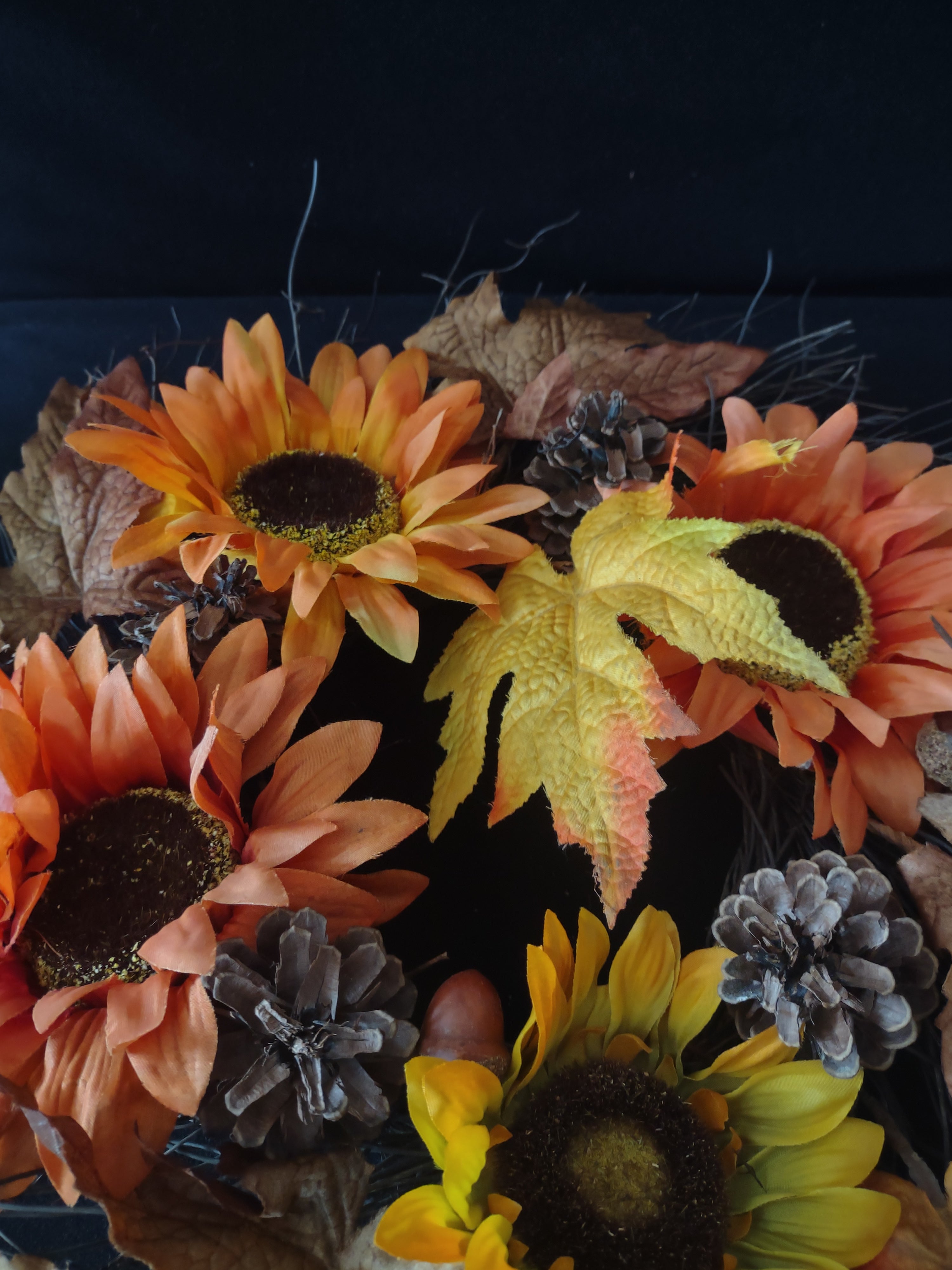 Thanksgiving/Fall/Halloween Twig Floral Leaf Pine Cone Wreath (Lot 3449)