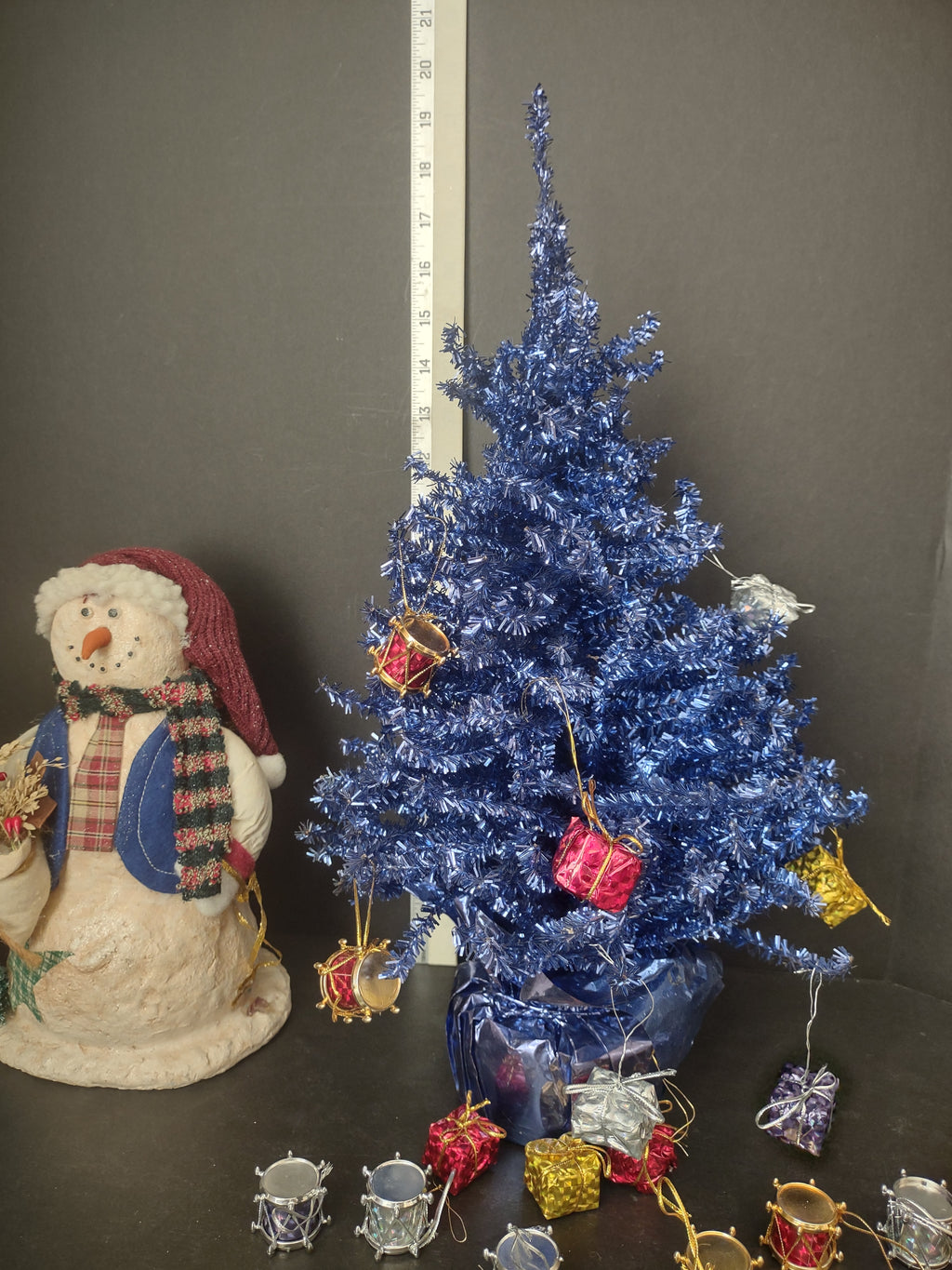 Christmas Snowman Tinsel Blue Small Tree Decor (lot 1278)