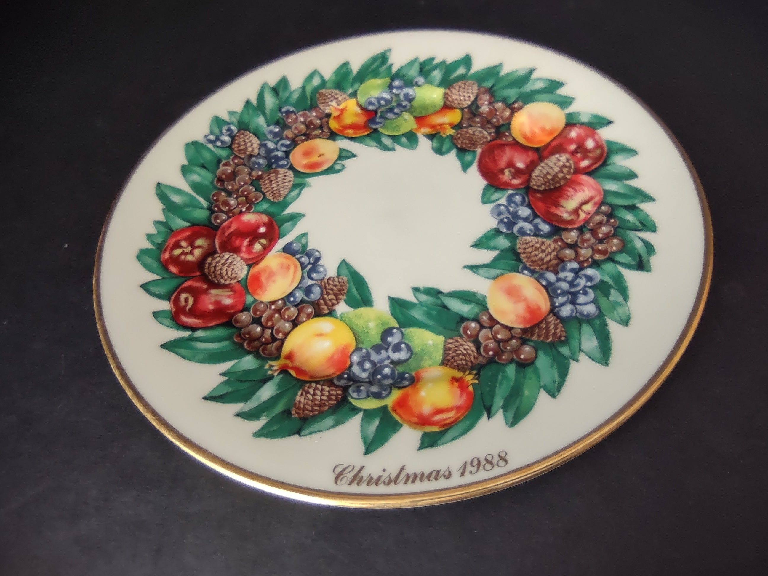 Lenox 1988 Delaware Colony Colonial Christmas Wreath Plate (lot 1136)