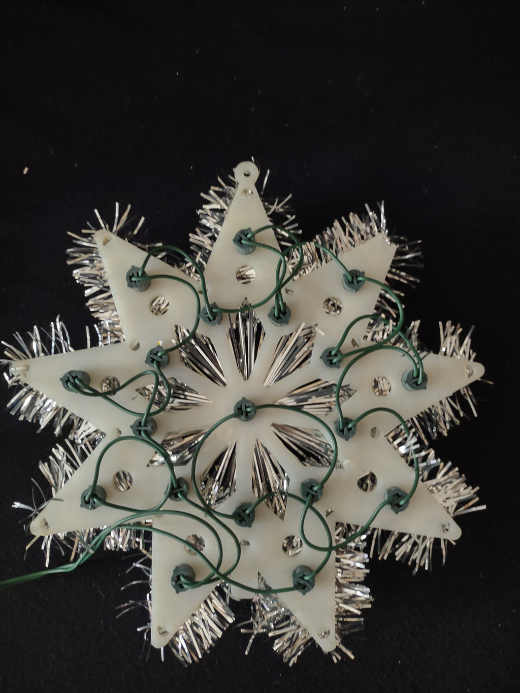 Vintage Lighted Tinsel Snowflake Wall Window Hanging (Lot 3685)