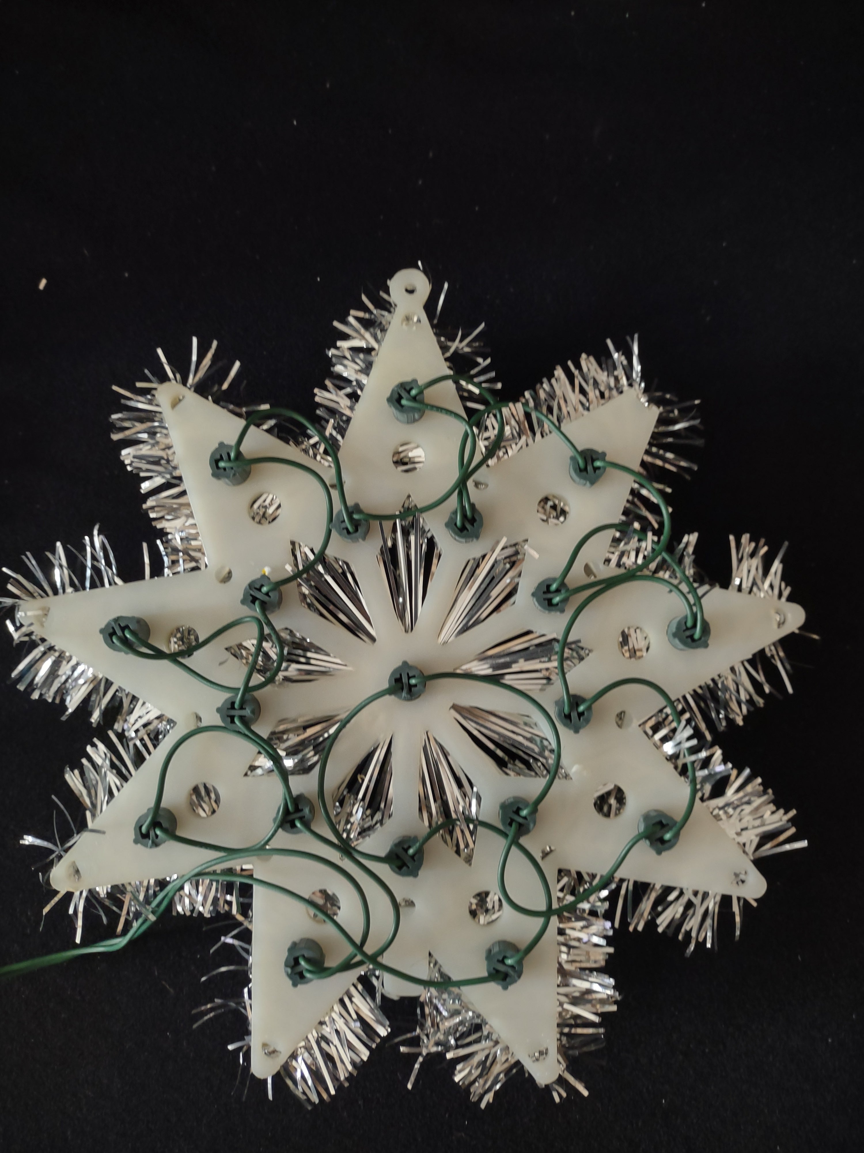 Vintage Lighted Tinsel Snowflake Wall Window Hanging (Lot 3685)