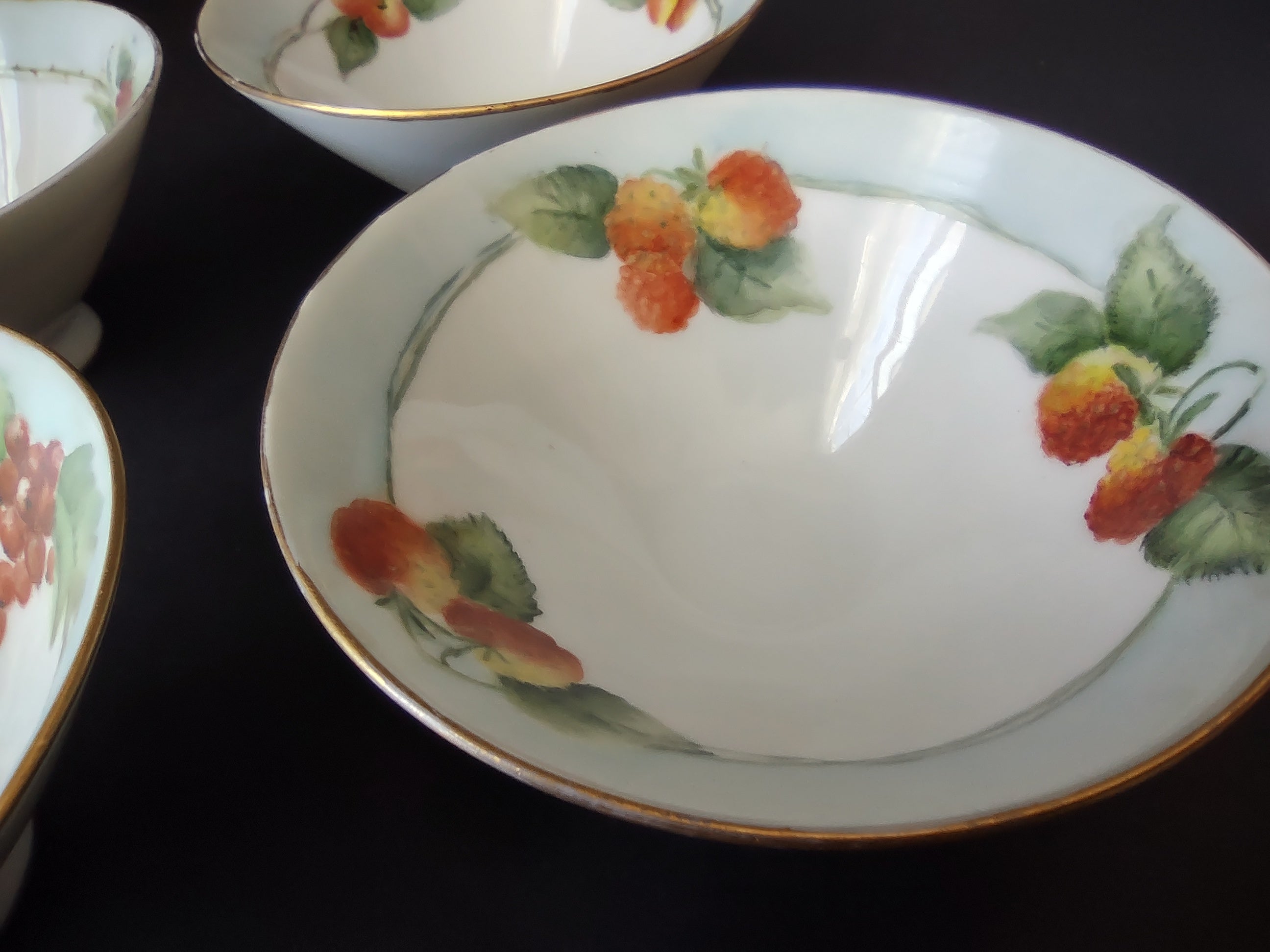 French Cottage Chic Set of 4 Dessert Footed Bowls Orange Red Fruit (lot 1096)