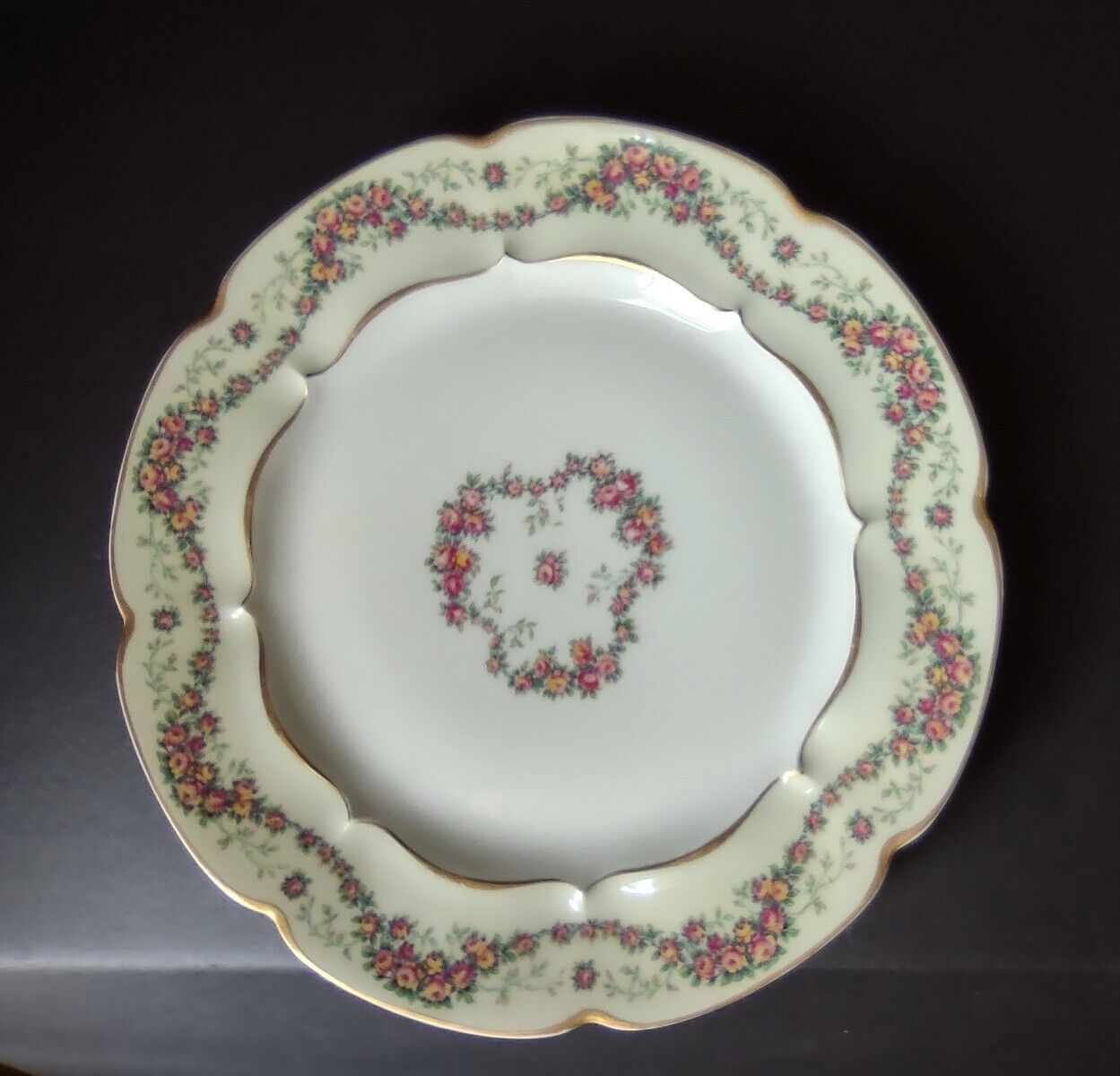 Haviland Limoges Red Rose Garland Cream Dinner Plate 9-3/4" (lot 356)