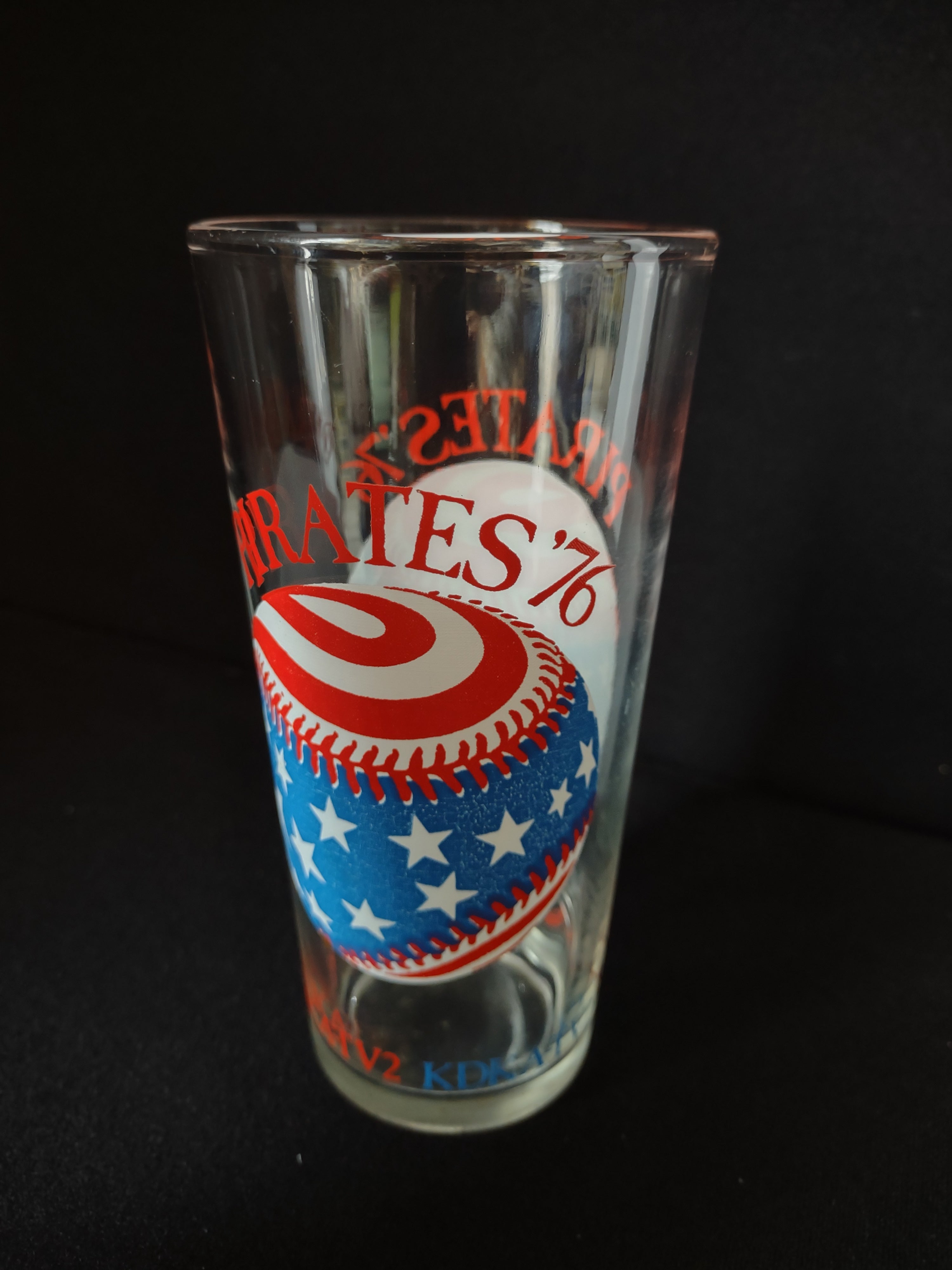 Pittsburgh Pirates KDKA TV-2 Red White Blue Baseball Glass Vintage (lot 1556)