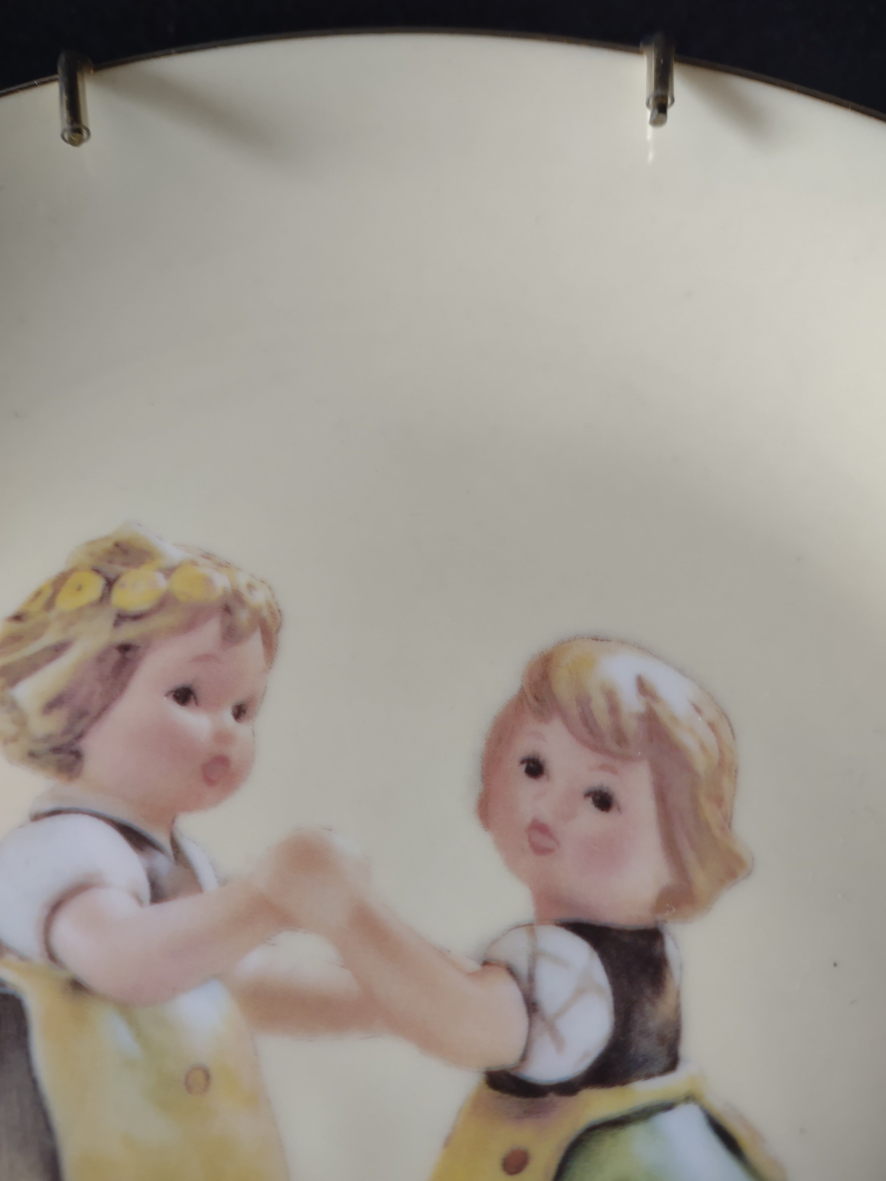 Vintage M J Hummel Collector Wall Plate 2nd Edition Spring Dance (Lot 5111)