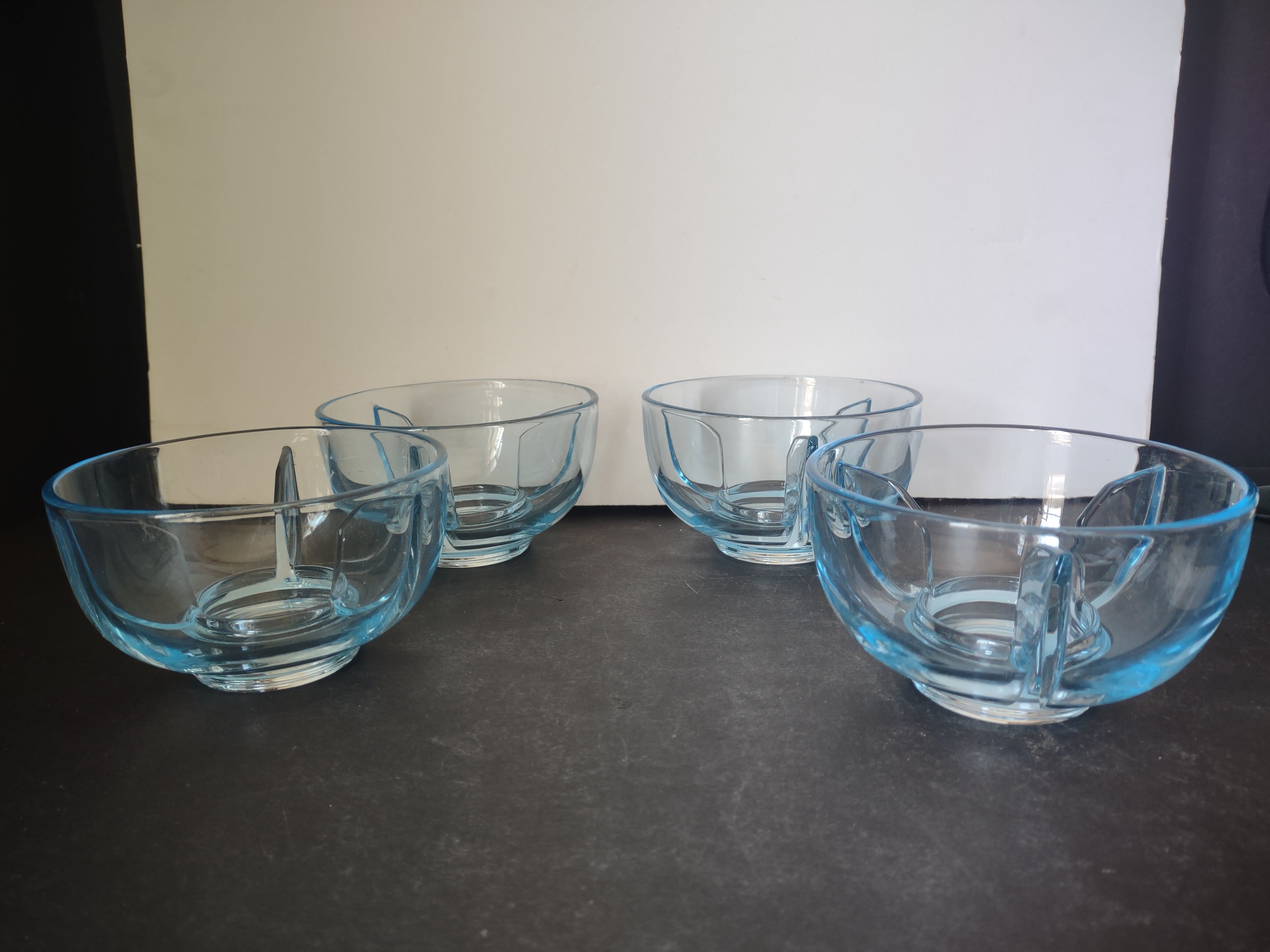 Set of 4 Blue Glass Sea Food Serving Bowl (lot 2716)