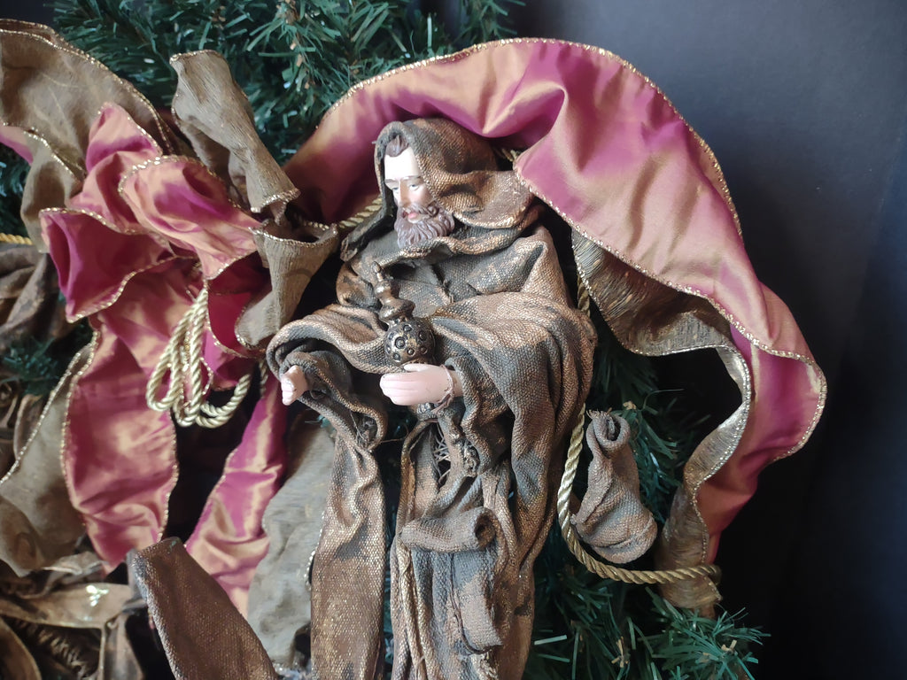 Vintage Artificial Christmas Wreath with Nativity Figurines (lot 1177)