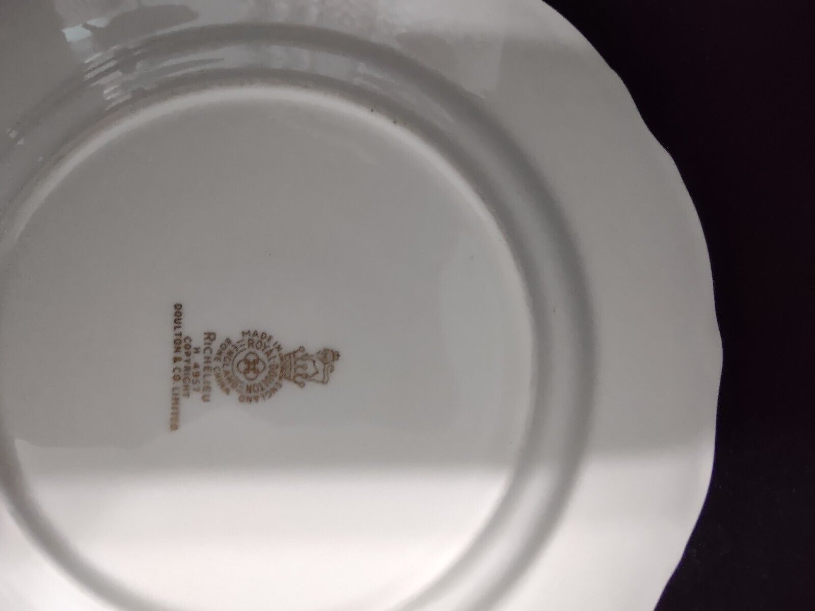 055 Vintage Royal Doulton Plate Bread Desert White Gold Trim 6-1/2"