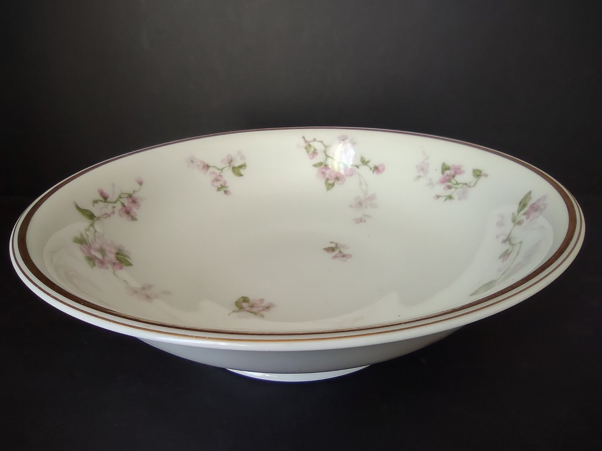 Haviland French Chic Limoges 9" Serving Bowl Gold Trim (lot 1089)