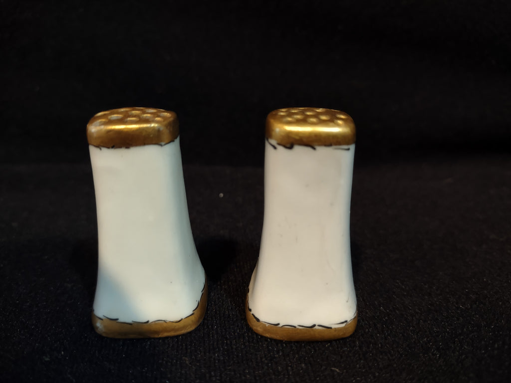 Vintage Small Salt and Pepper Shaker Golden White Monogrammed B (lot 5367)