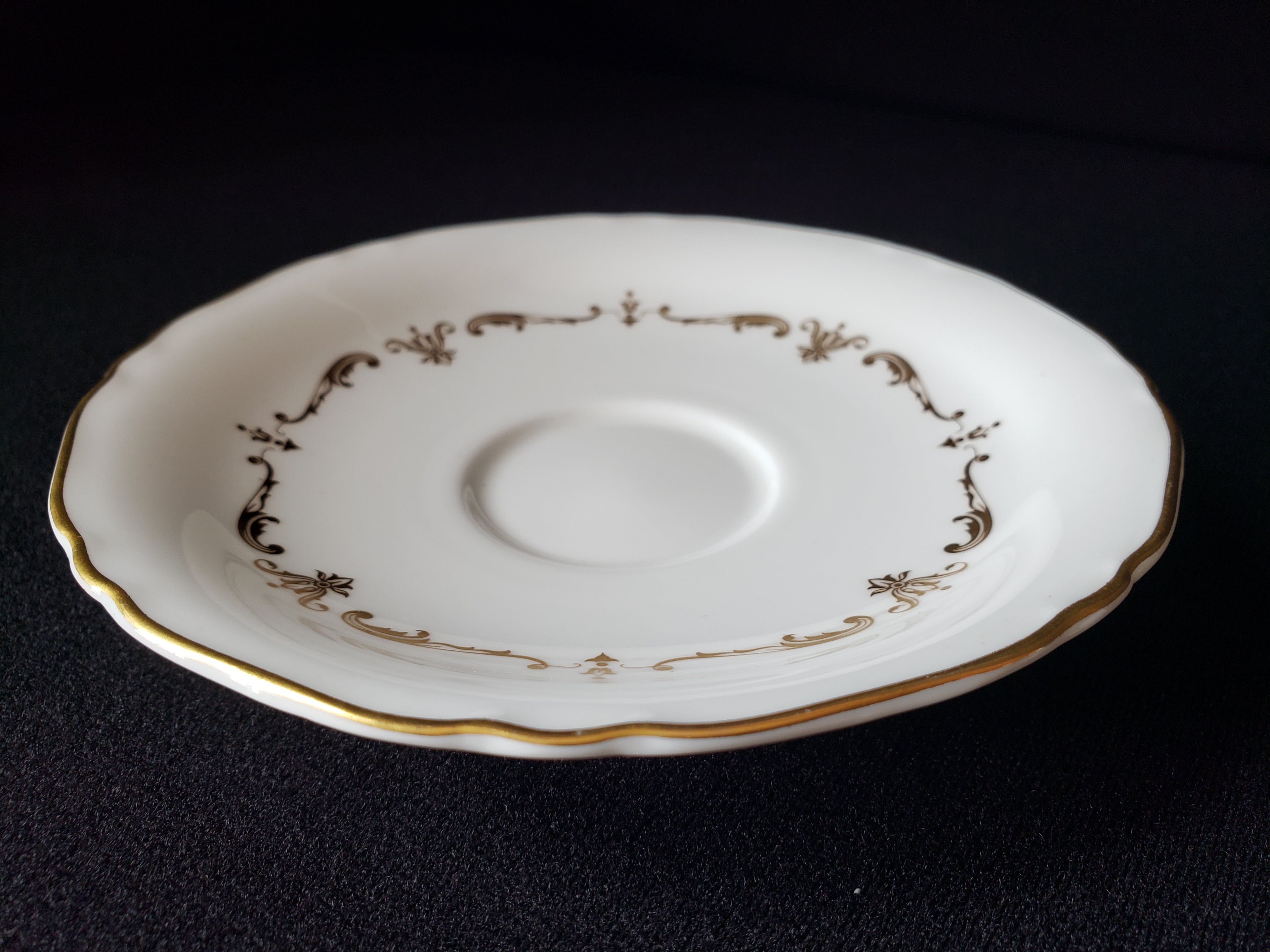 Vintage Royal Worcester Saucer ONLY Gold Chantilly 5-3/4 (lot 2094)