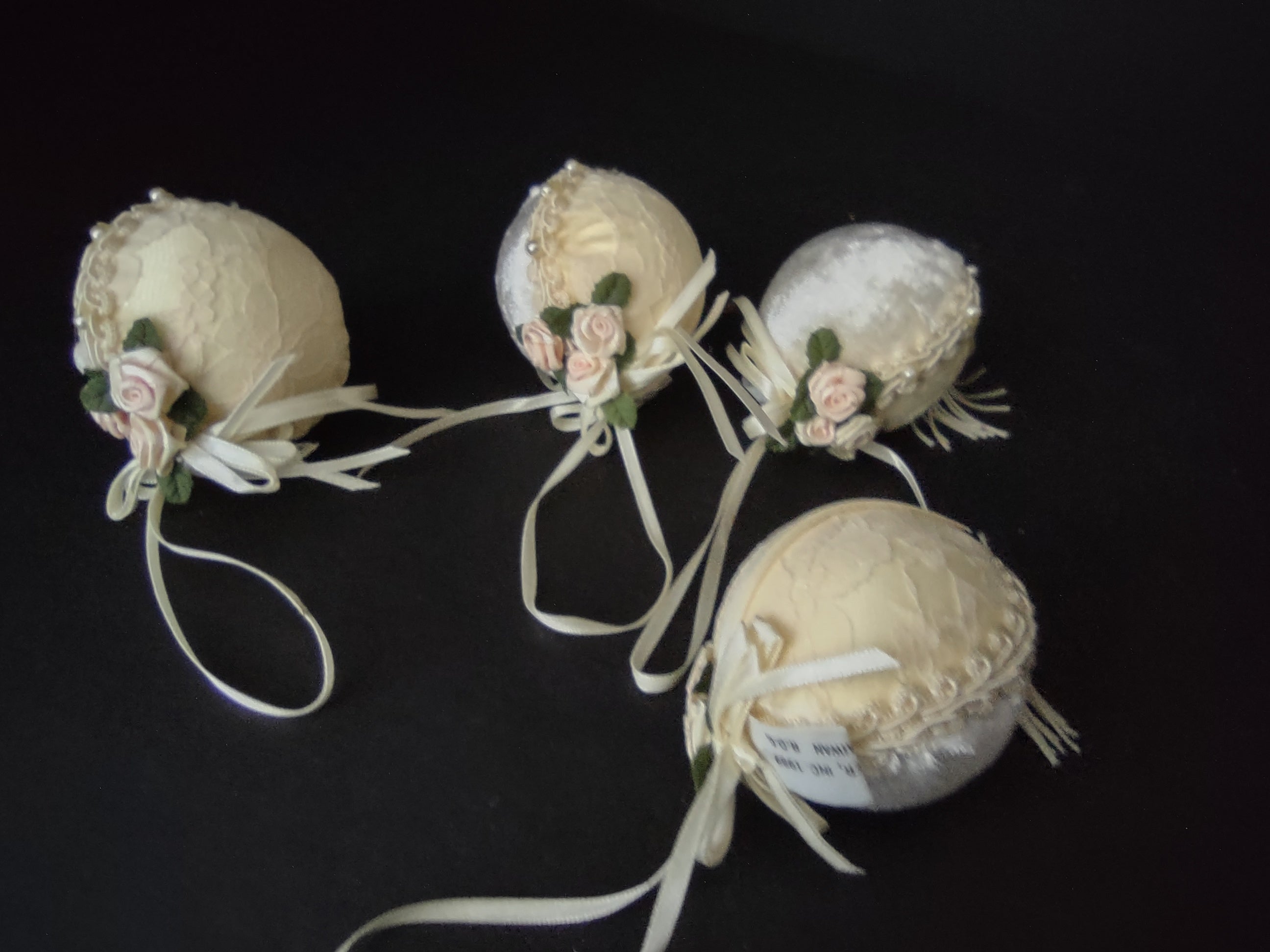 Victorian Ivory Lace Velvet Pearl Rose Christmas Ball Ornament x 4 (lot 1206)